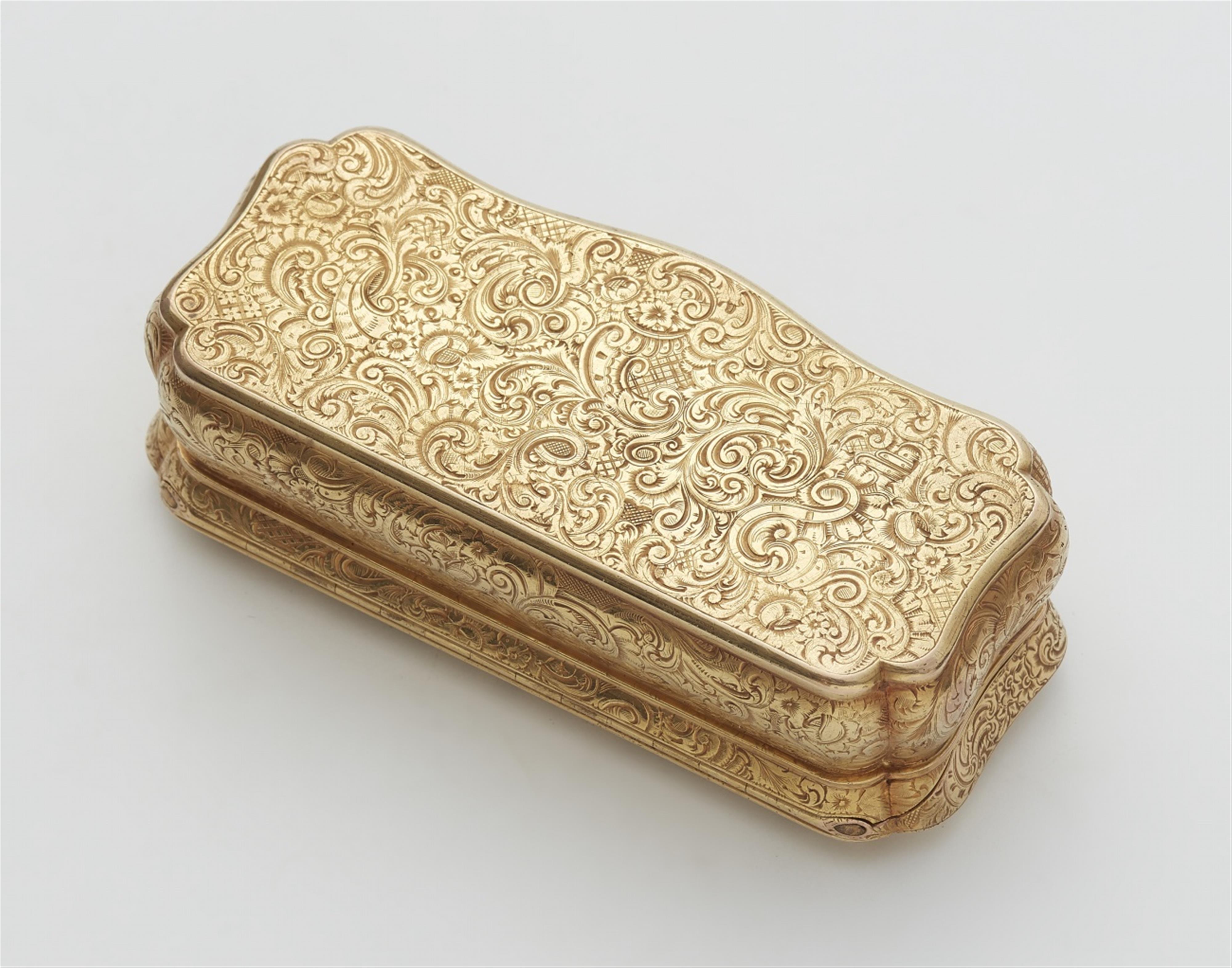 A 14k gold Biedermeier snuff box - image-2