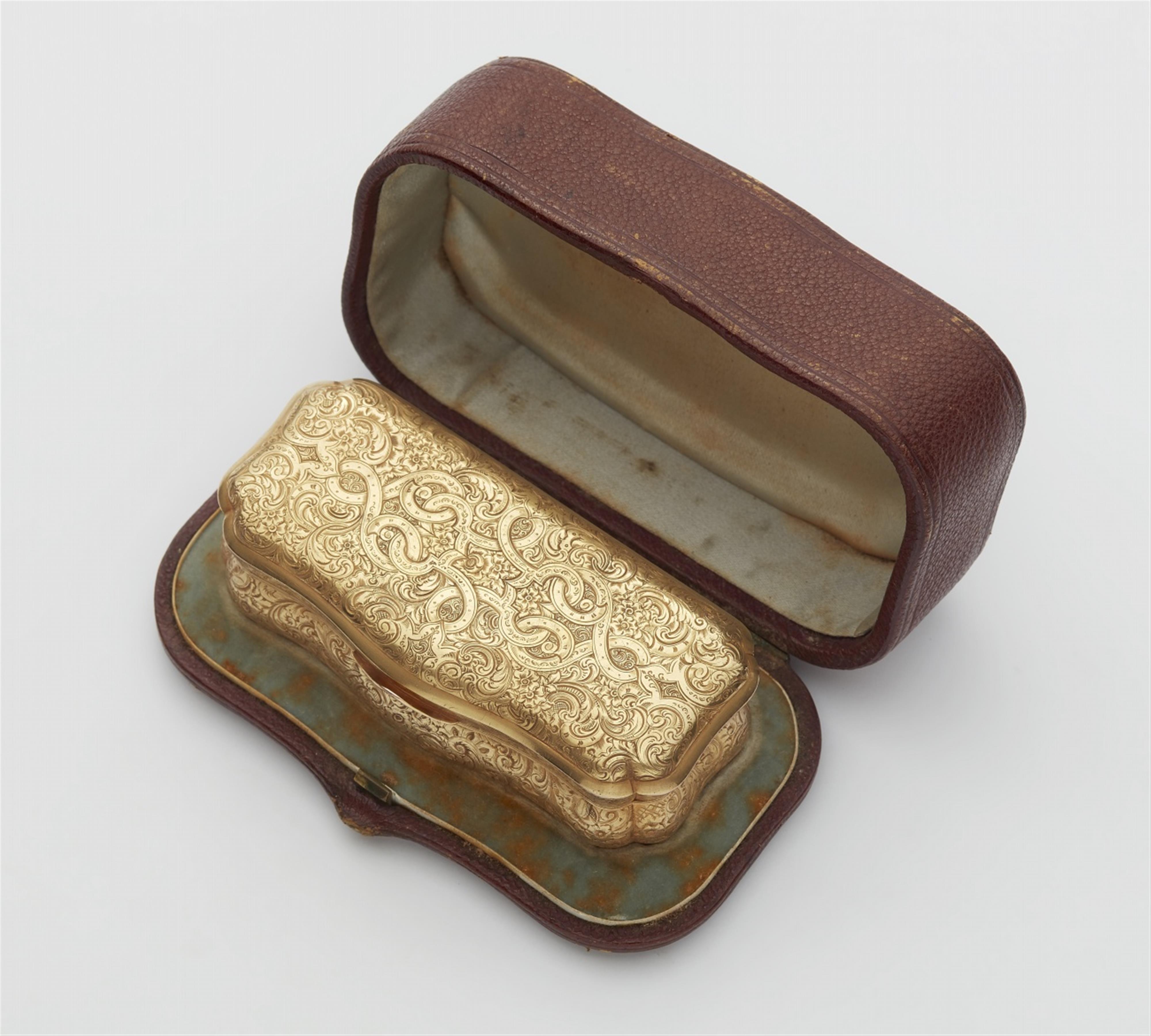 A 14k gold Biedermeier snuff box - image-3