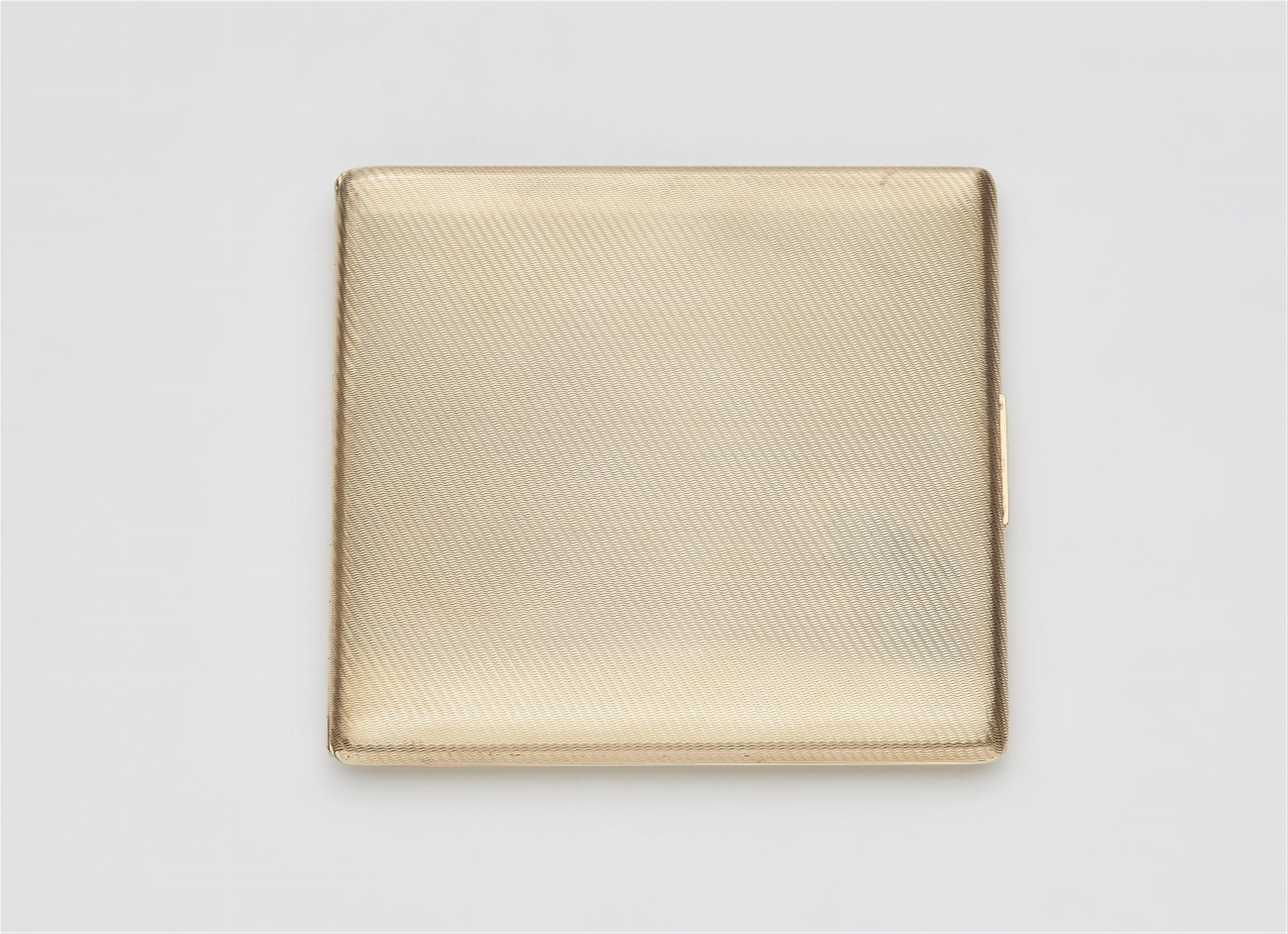 A 14k gold cigarette case - image-1