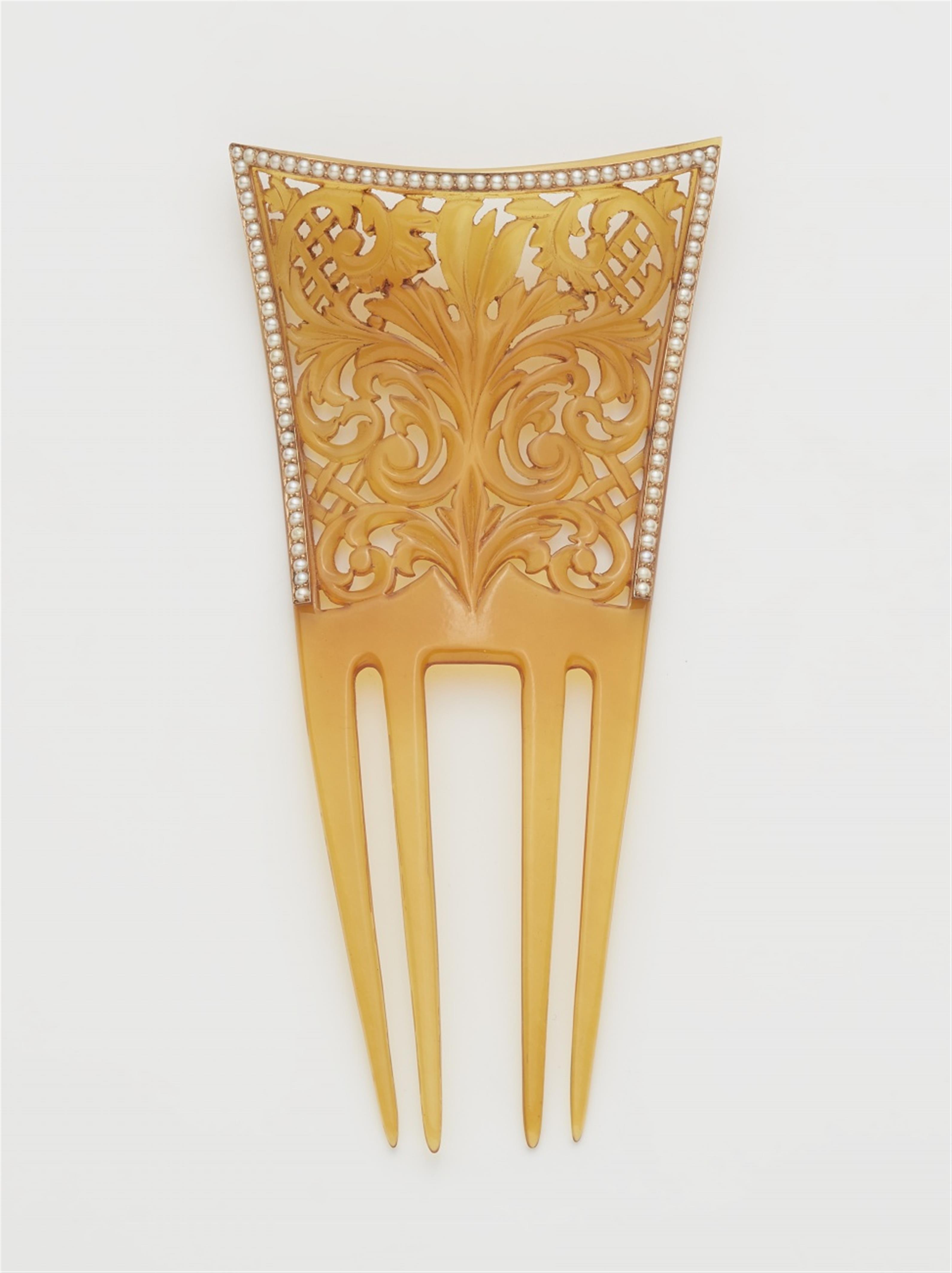 A Jugendstil tortoiseshell and pearl hair comb - image-2