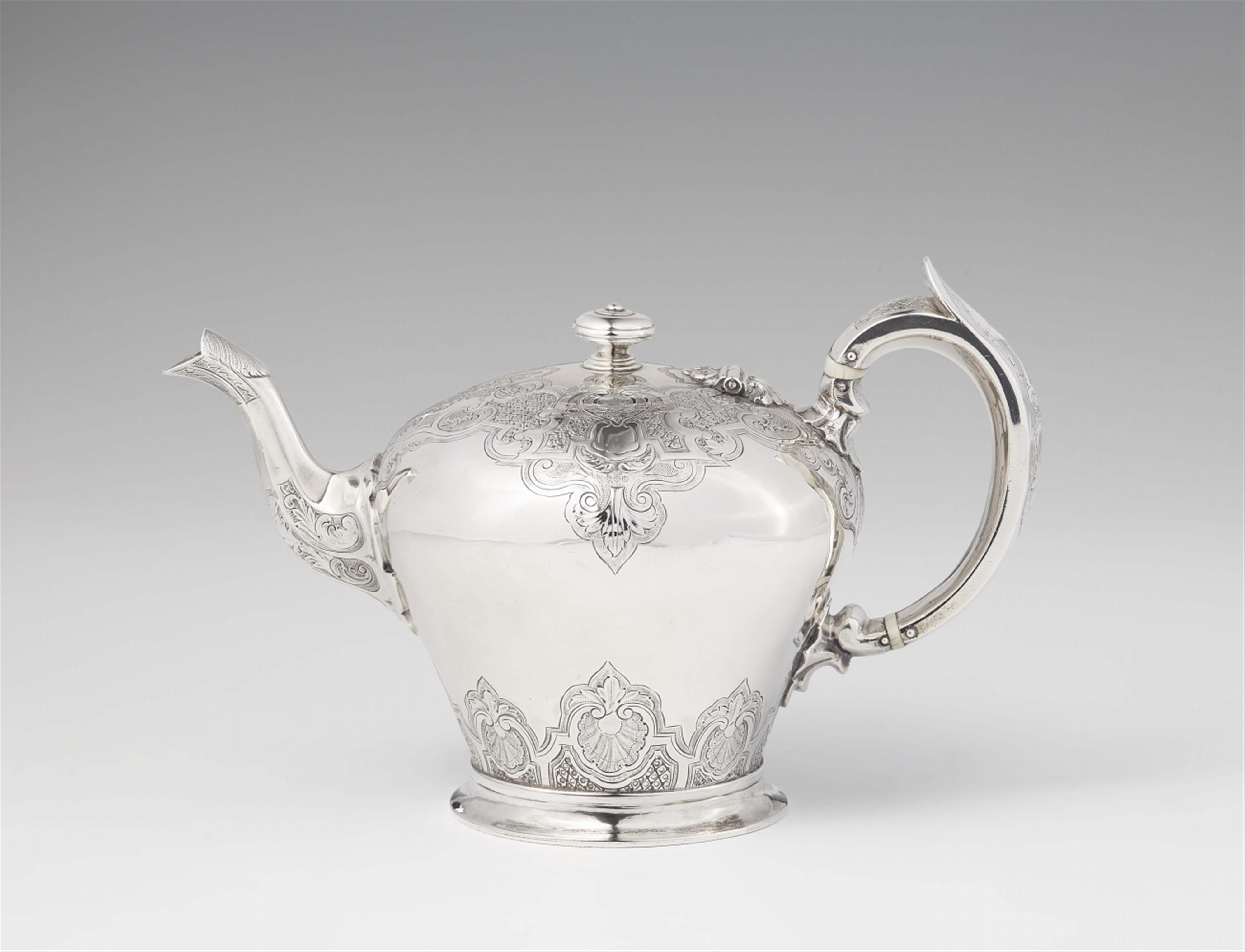 An Irish silver teapot - image-1