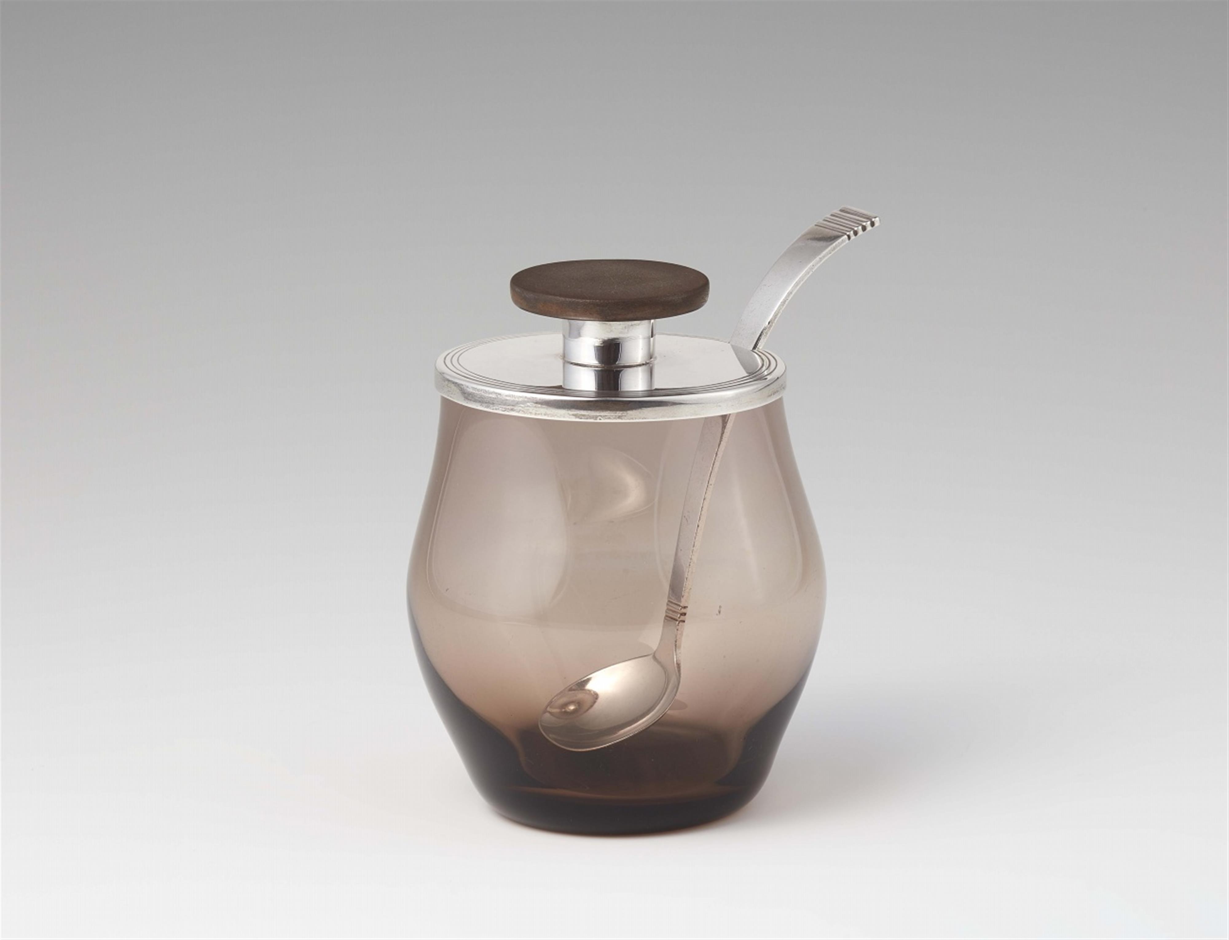 Konfitüreglas mit Silberdeckel und Löffel - image-1