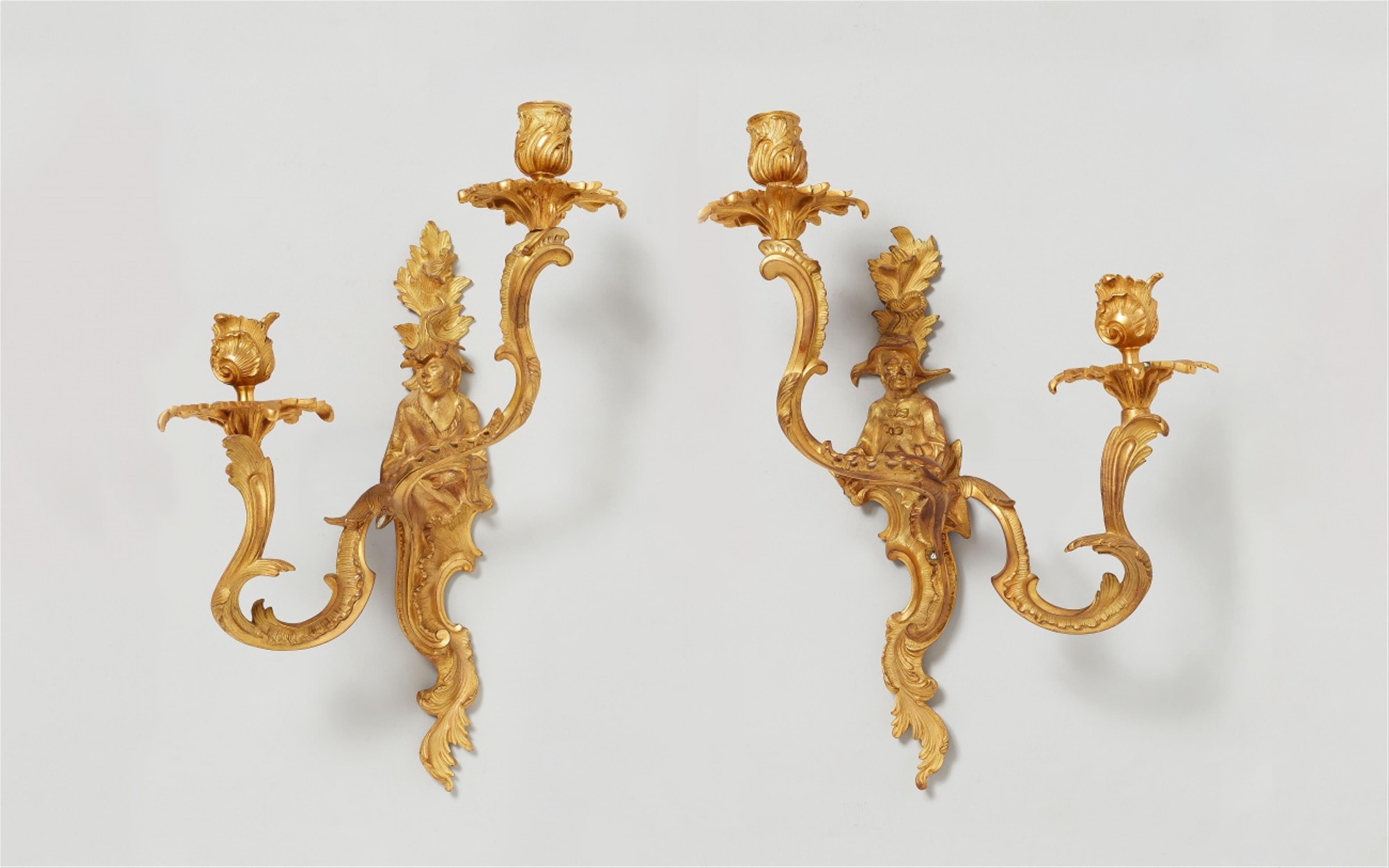 A pair of French Louis XV style ormolu appliques - image-1