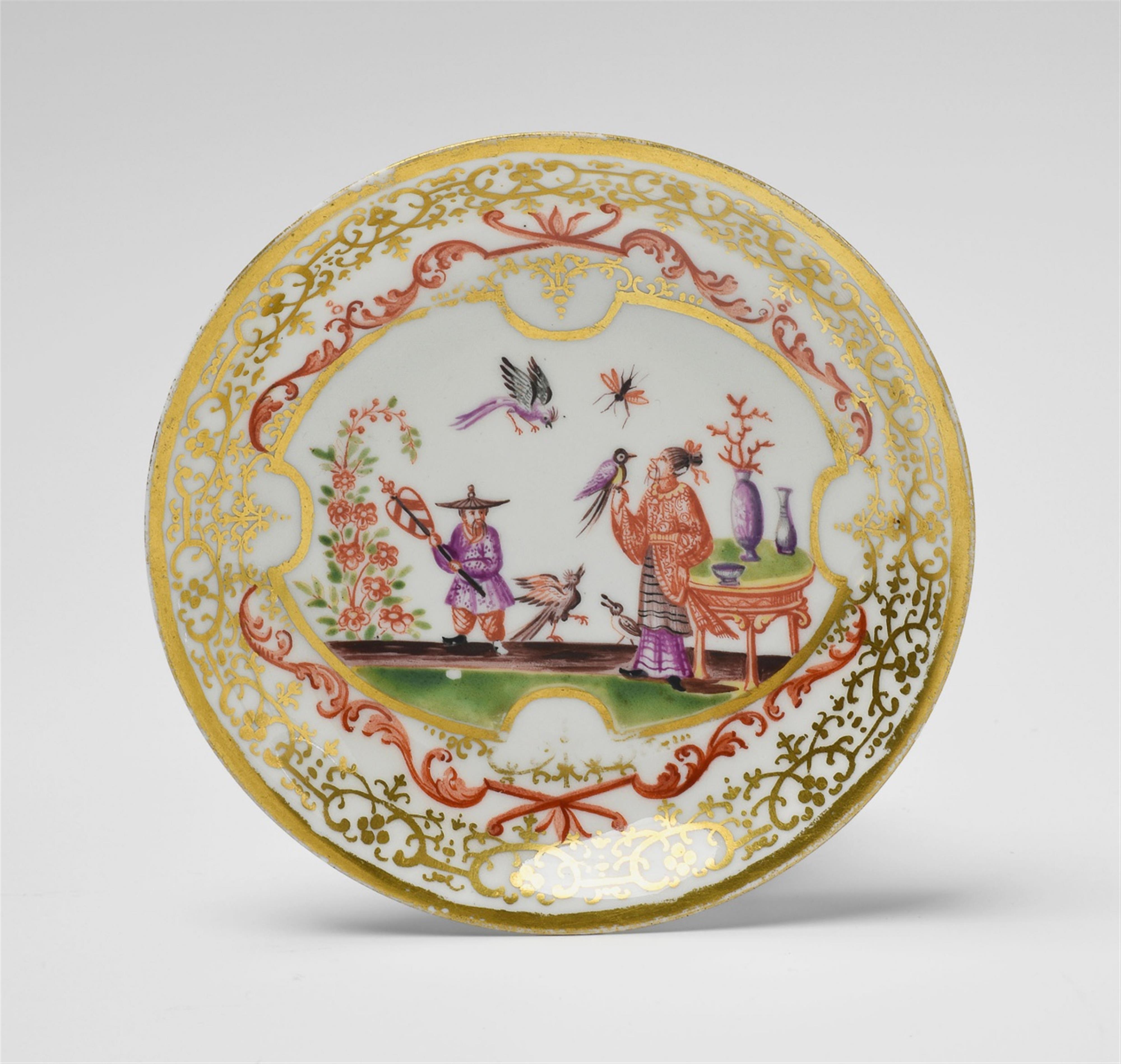 A Meissen porcelain saucer with chinoiserie decor - image-1