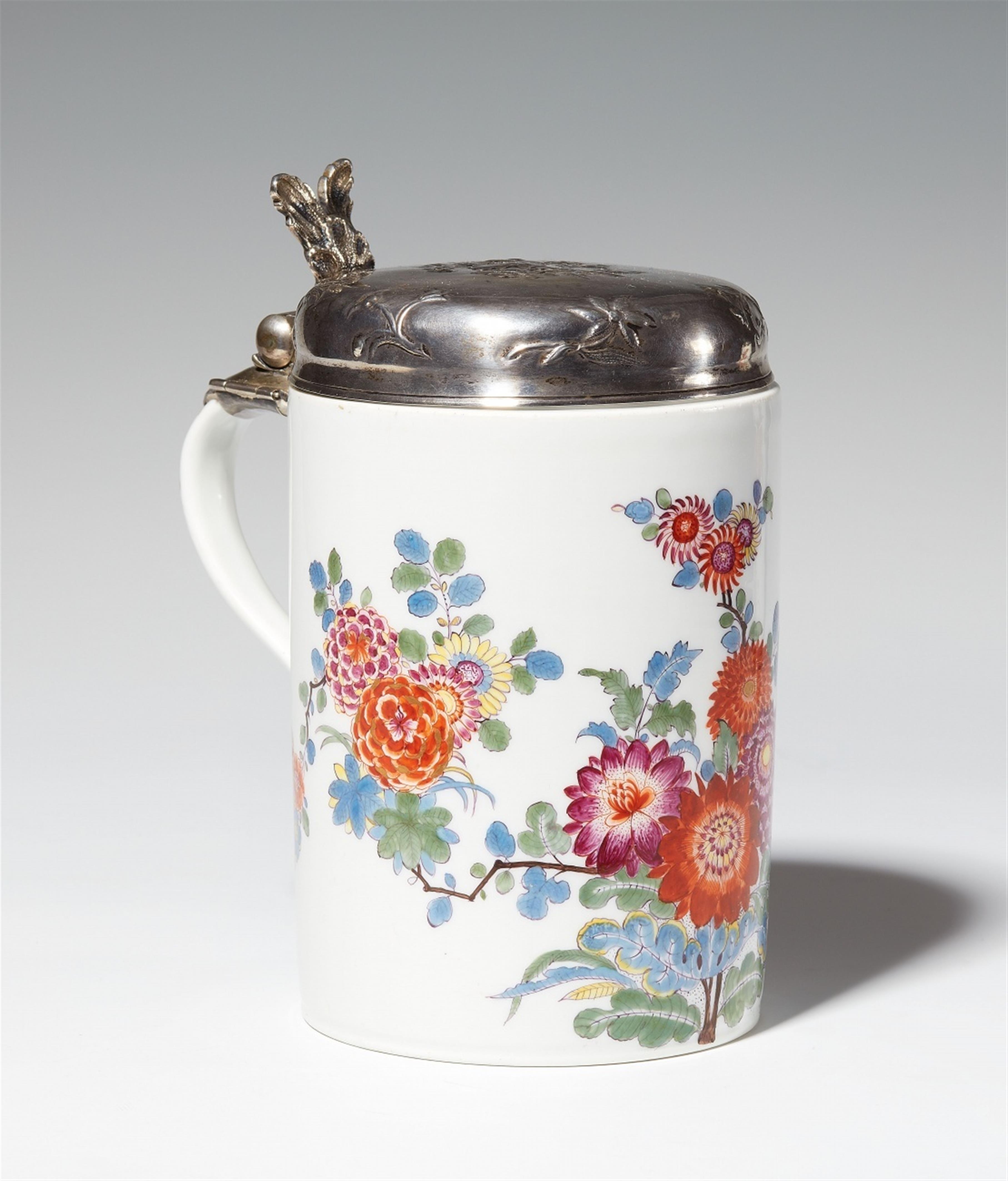 A Meissen porcelain tankard with "indianische blumen" - image-1