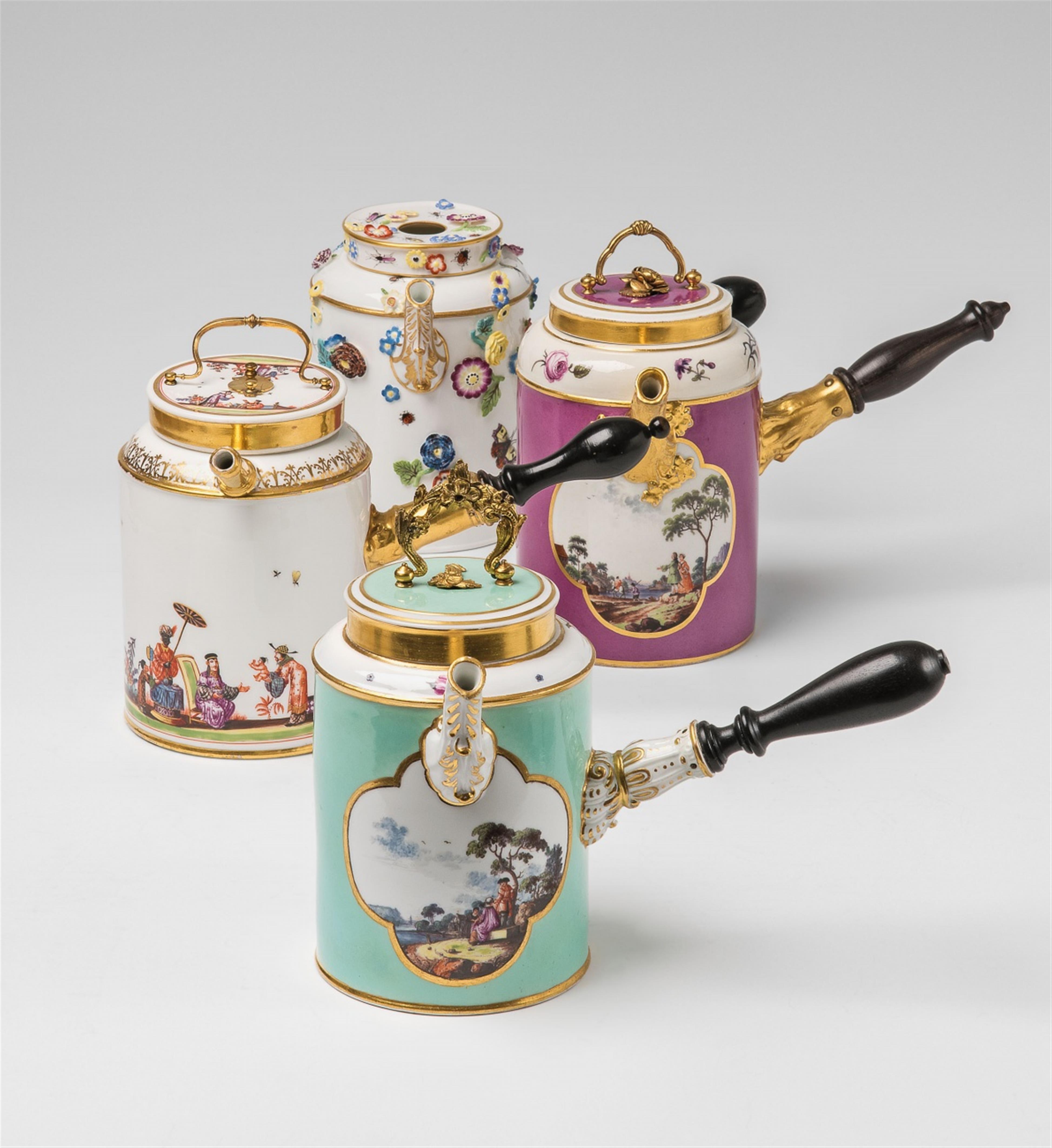 A Meissen porcelain hot chocolate pot with chinoiserie scenes - image-2
