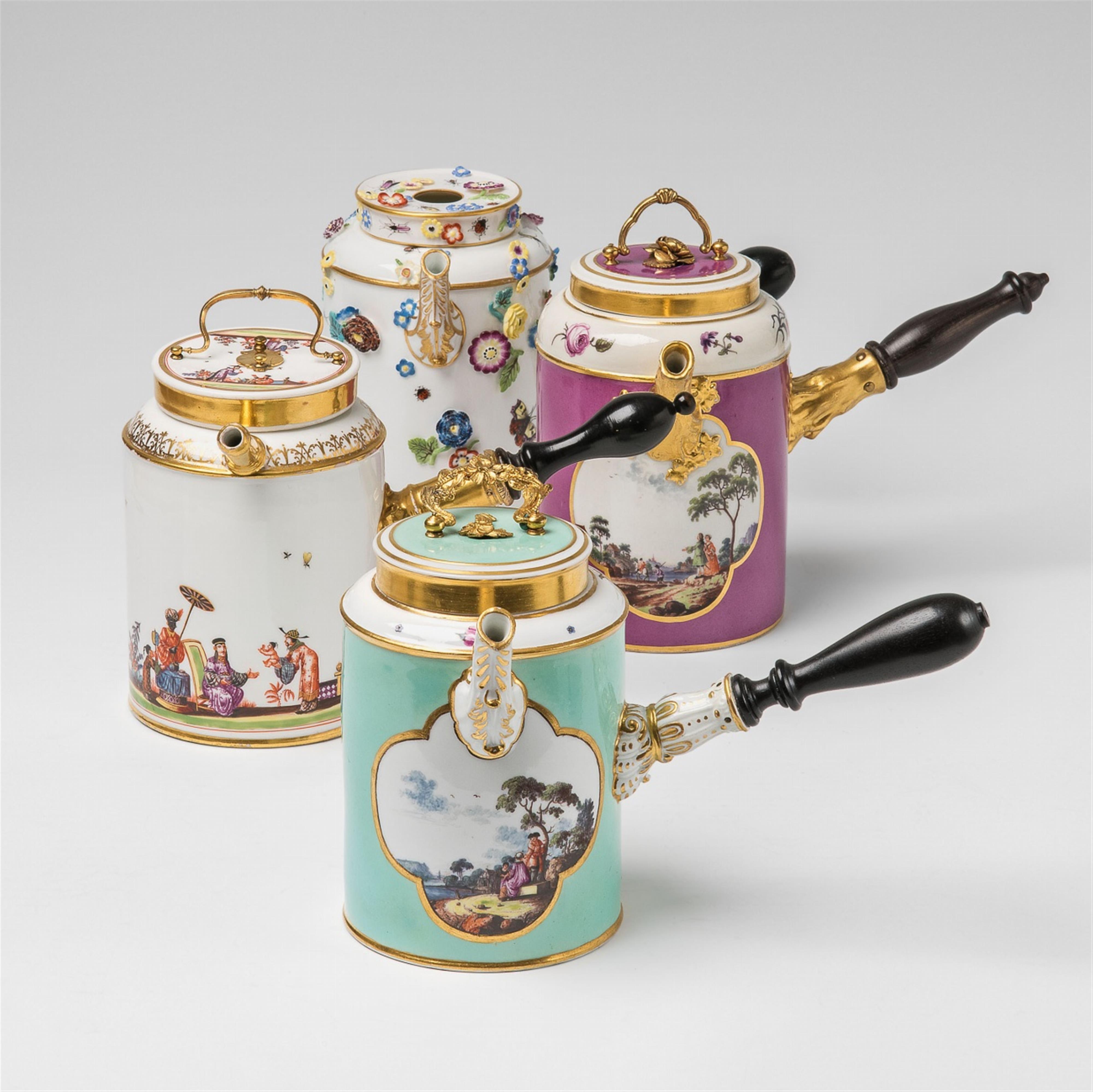 A Meissen porcelain hot chocolate pot with chinoiserie scenes - image-3