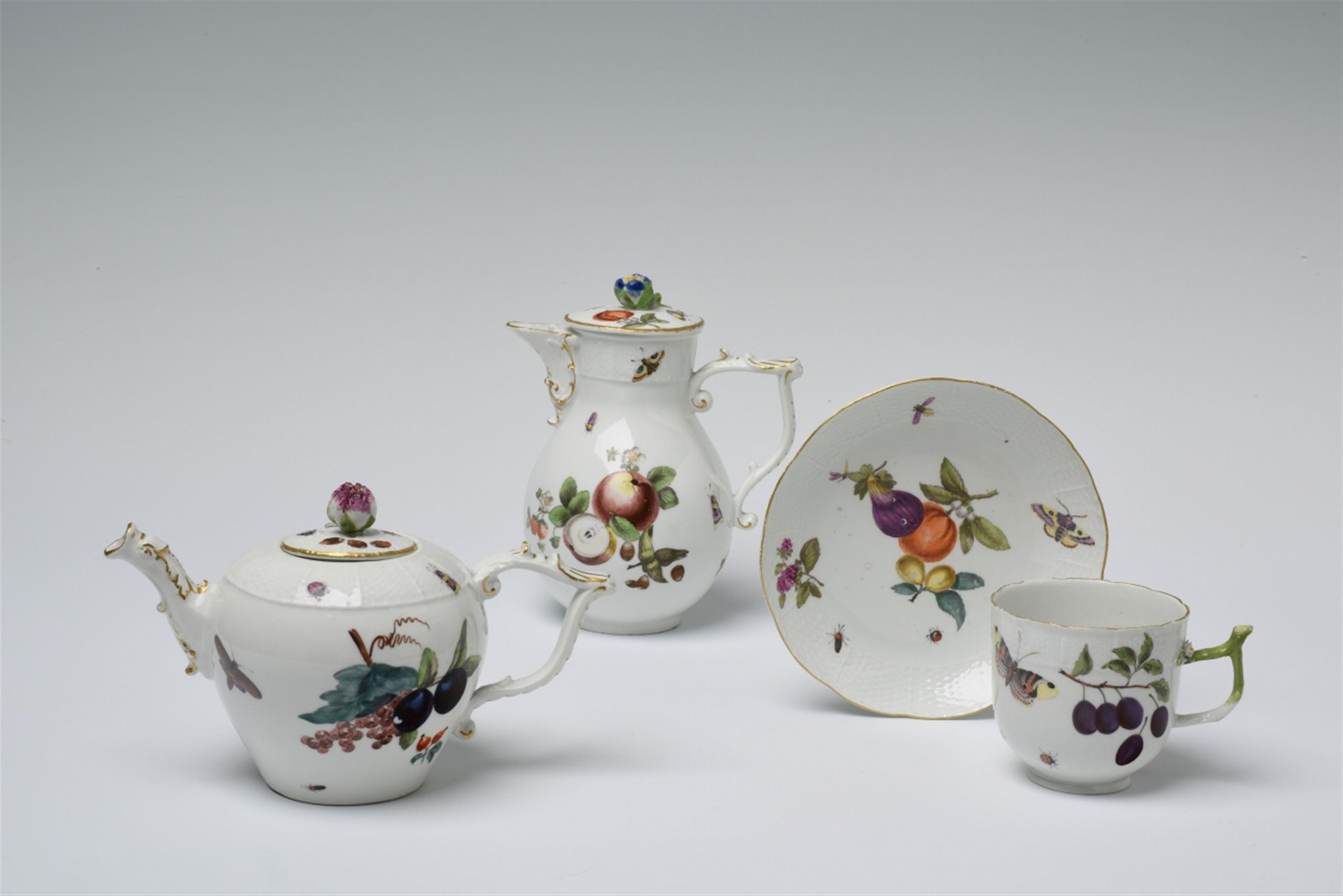Six pieces of Meissen porcelain with fruit decor - image-2
