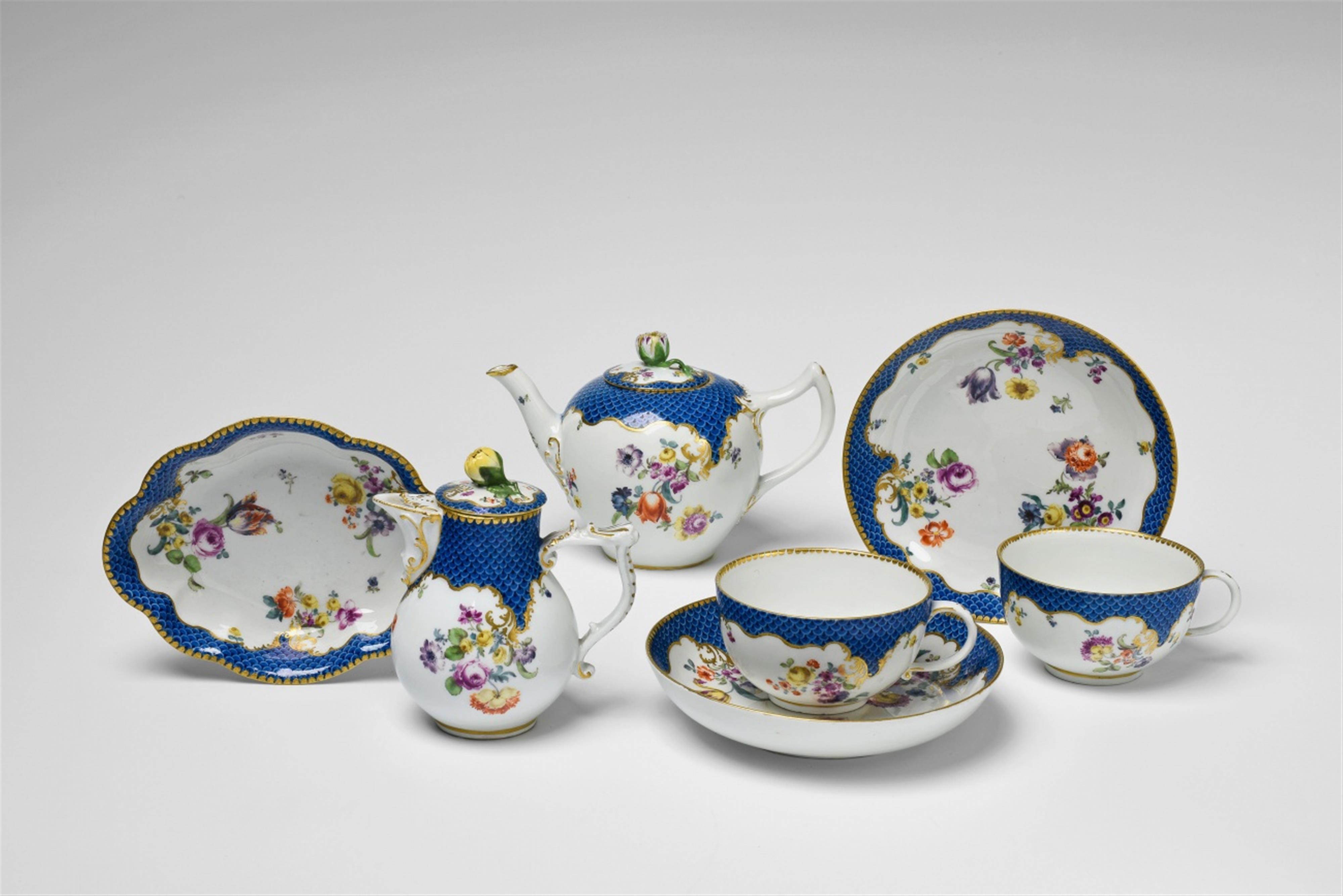Five items from a Meissen porcelain service with mosaic borders - image-1