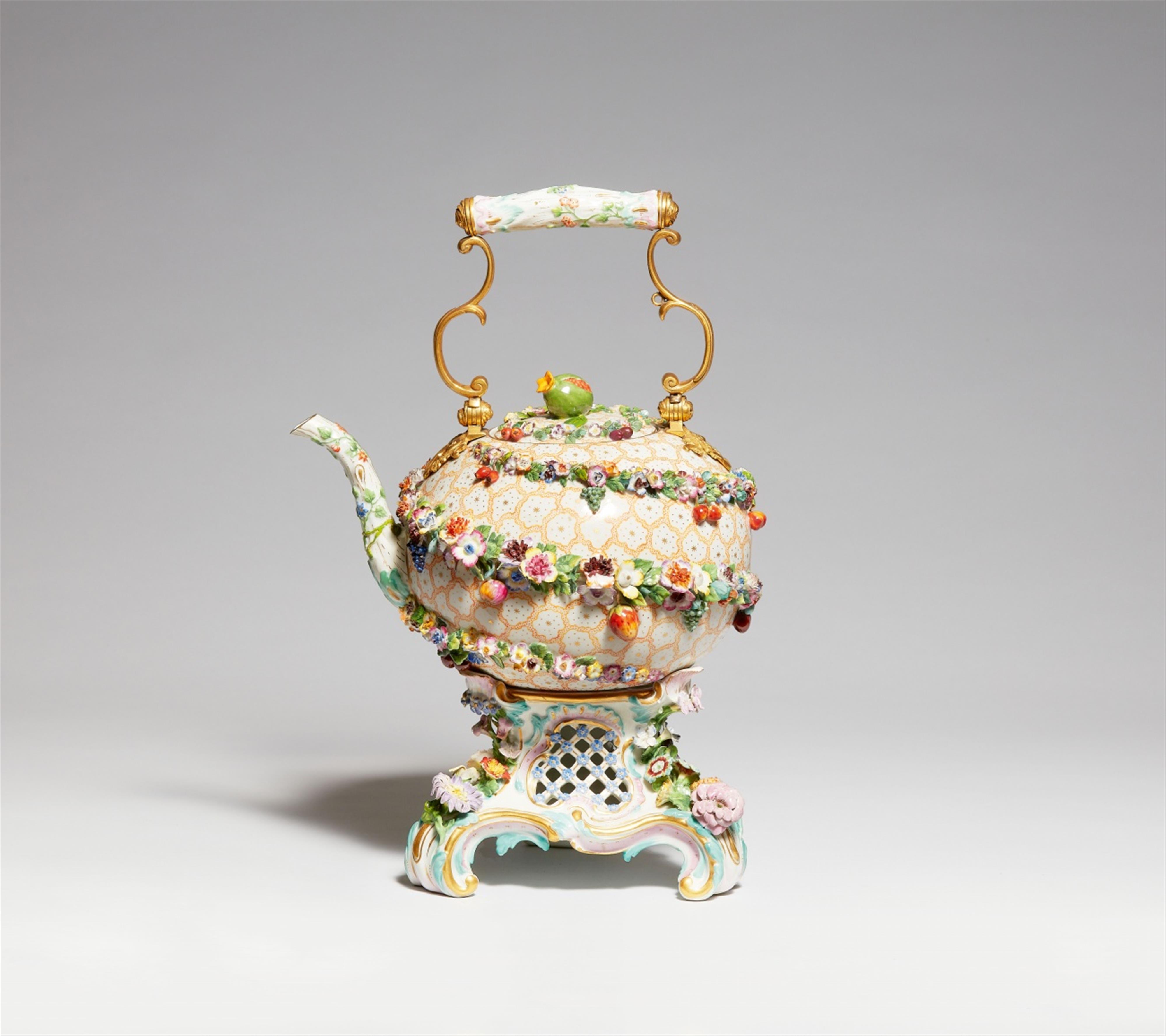 A Meissen porcelain teapot and rechaud - image-1