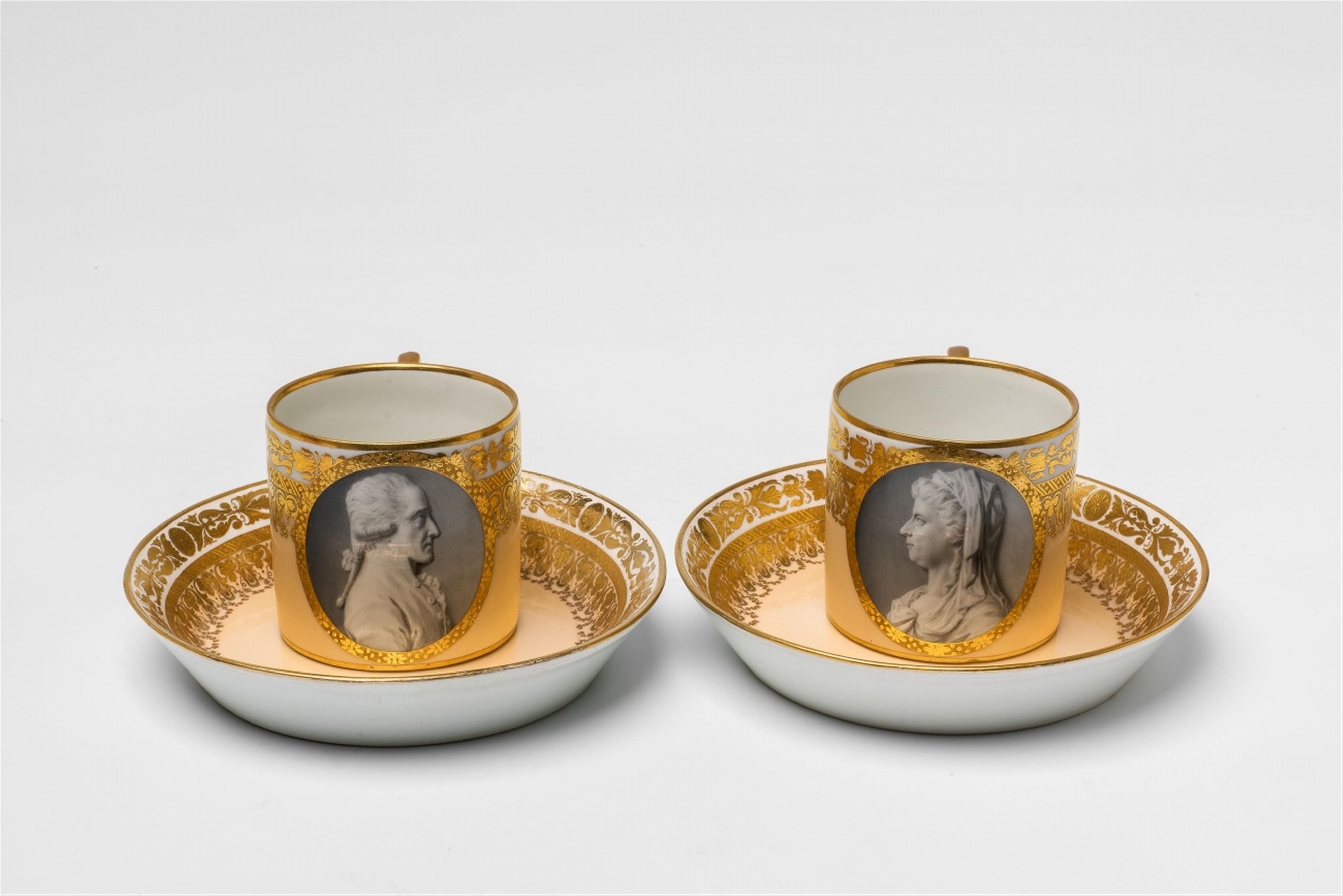 An important pair of Vienna porcelain cups with a double portrait - image-3