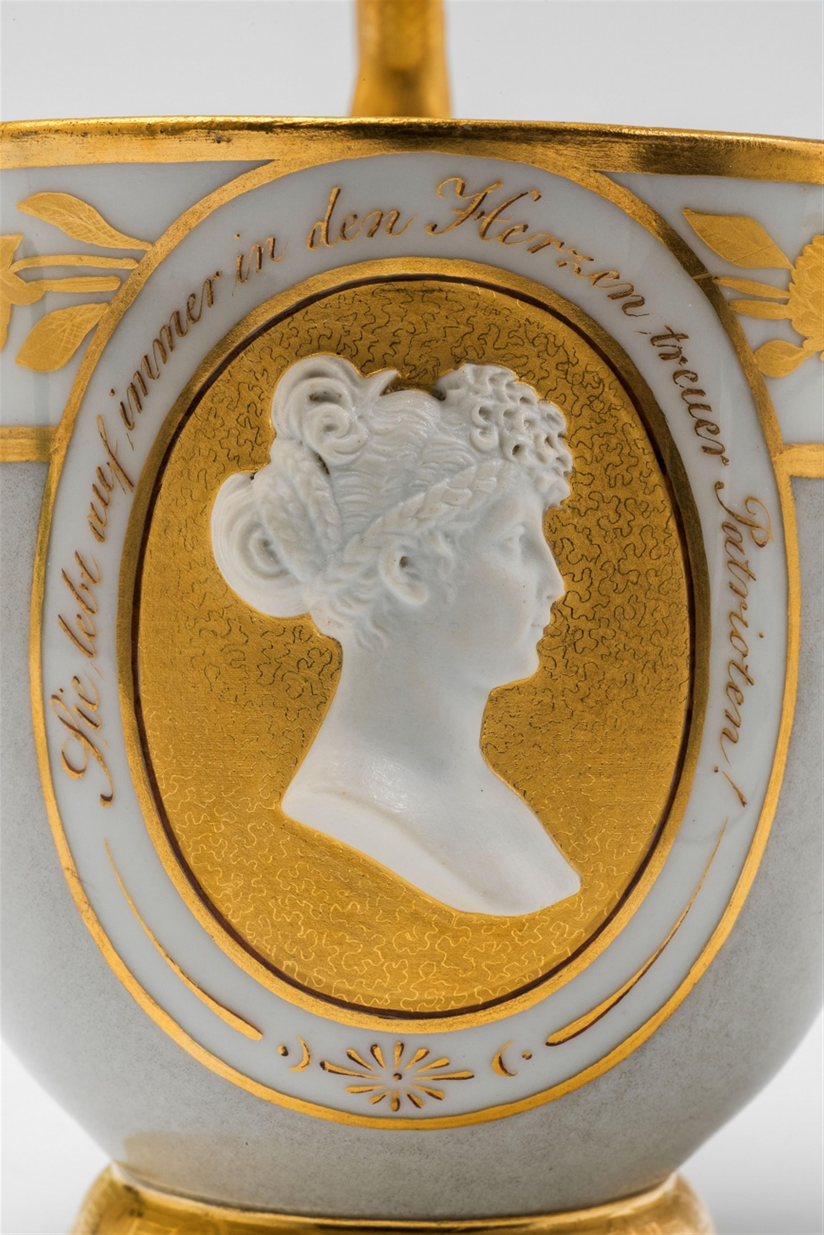 An early Berlin KPM porcelain cup commemorating Queen Louise of Prussia - image-3