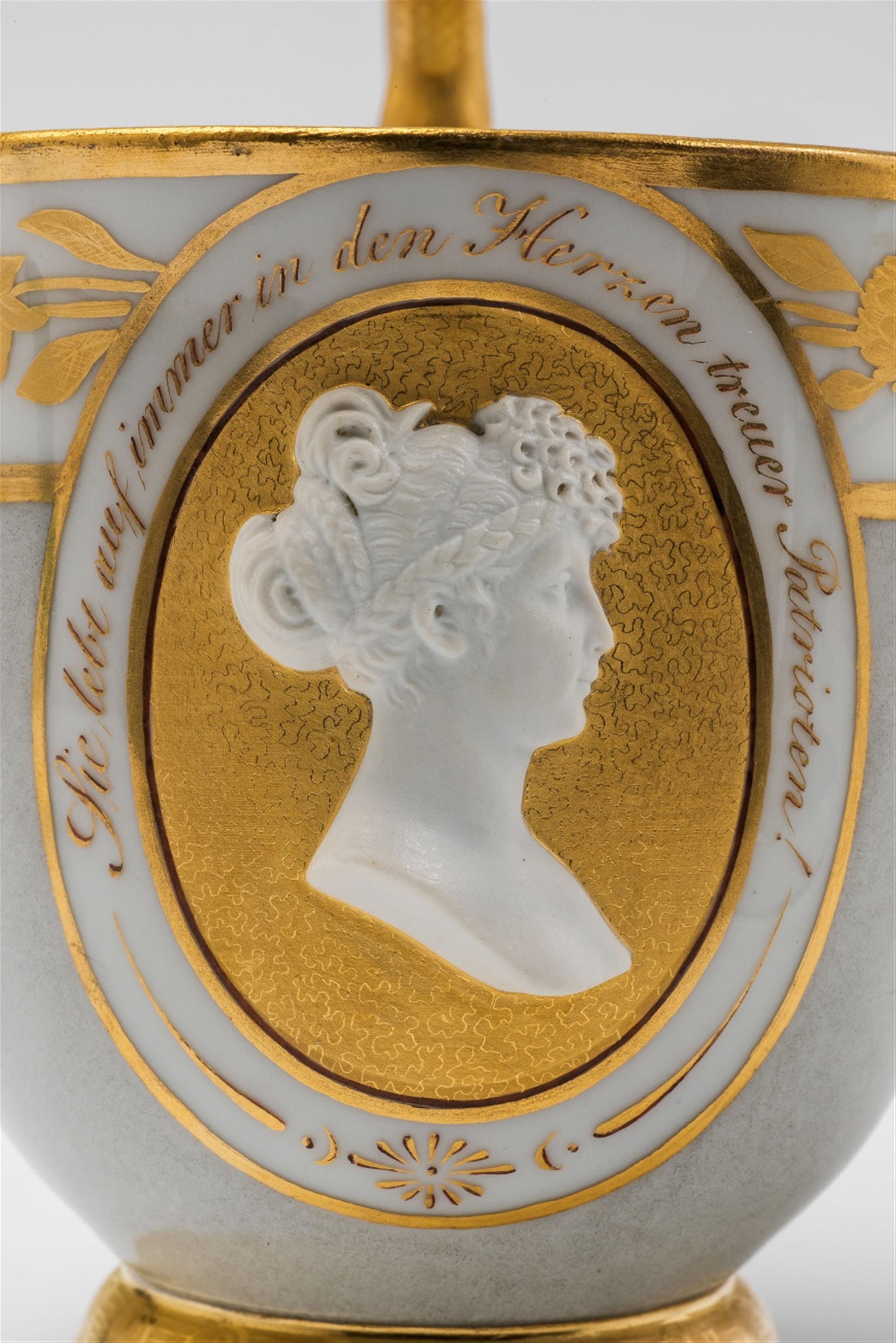 An early Berlin KPM porcelain cup commemorating Queen Louise of Prussia - image-6