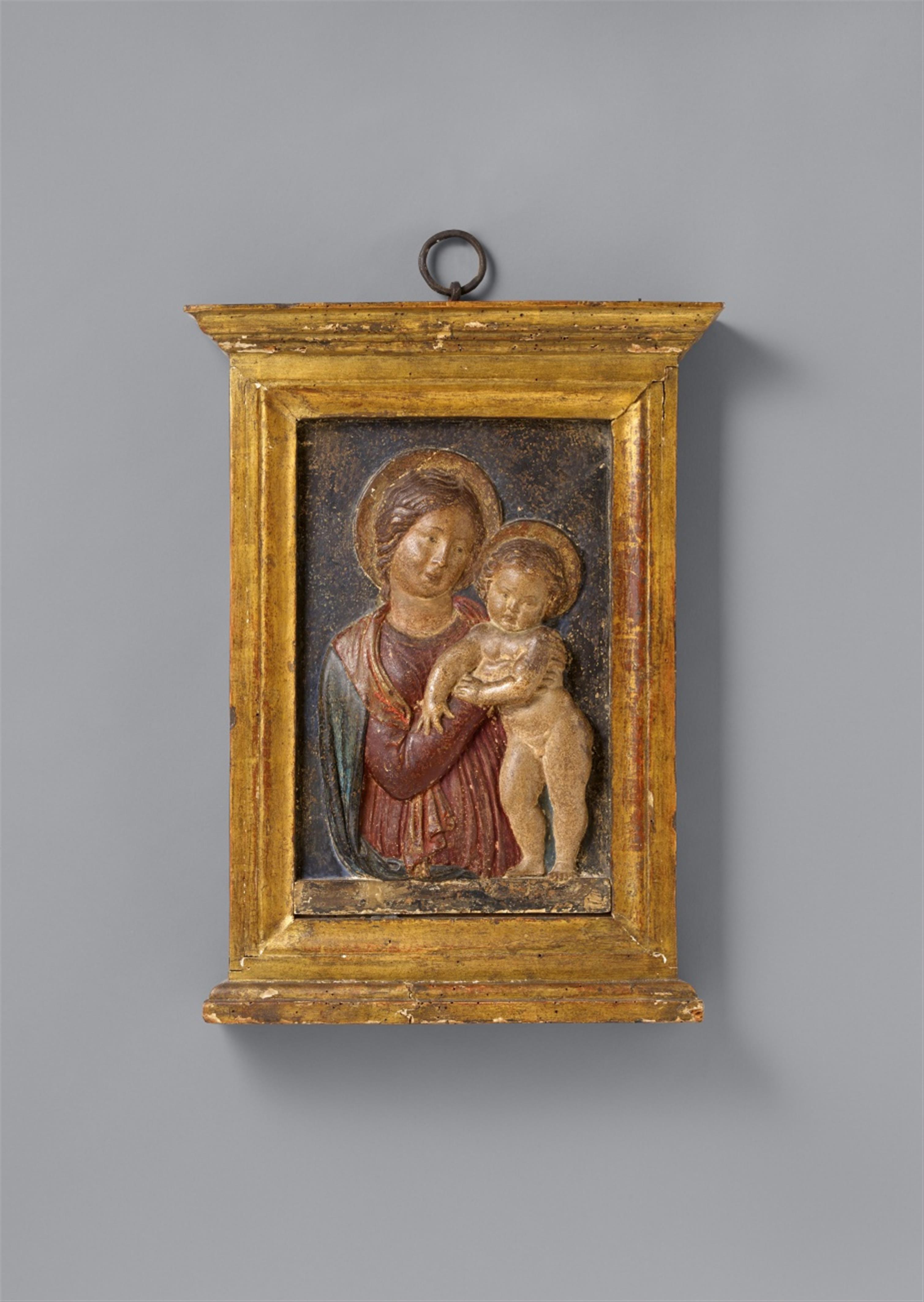 Northern Italy 15th century - A 15th century North Italian carved wooden relief of the Virgin and Child - image-1