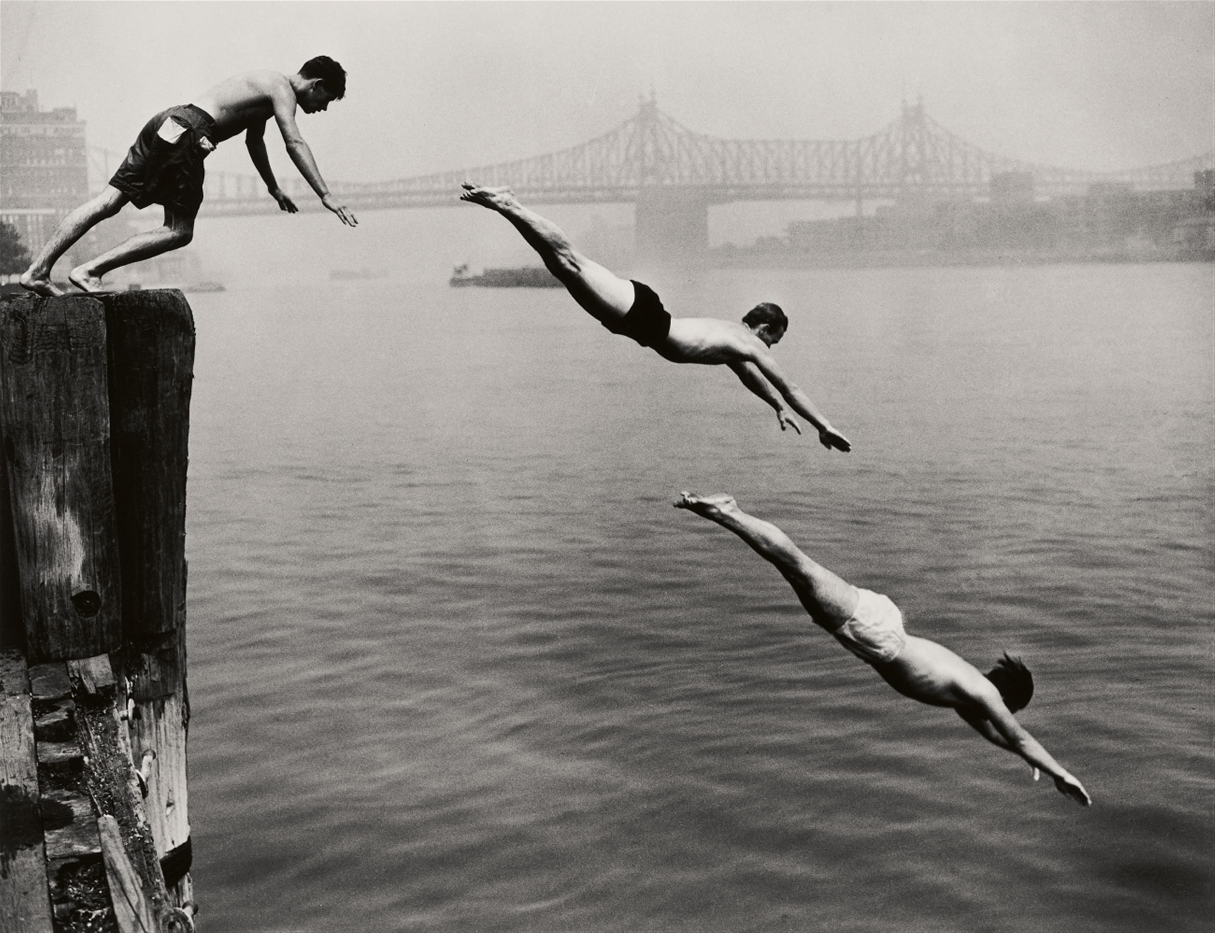 Arthur Leipzig - Divers, East River, New York - image-1