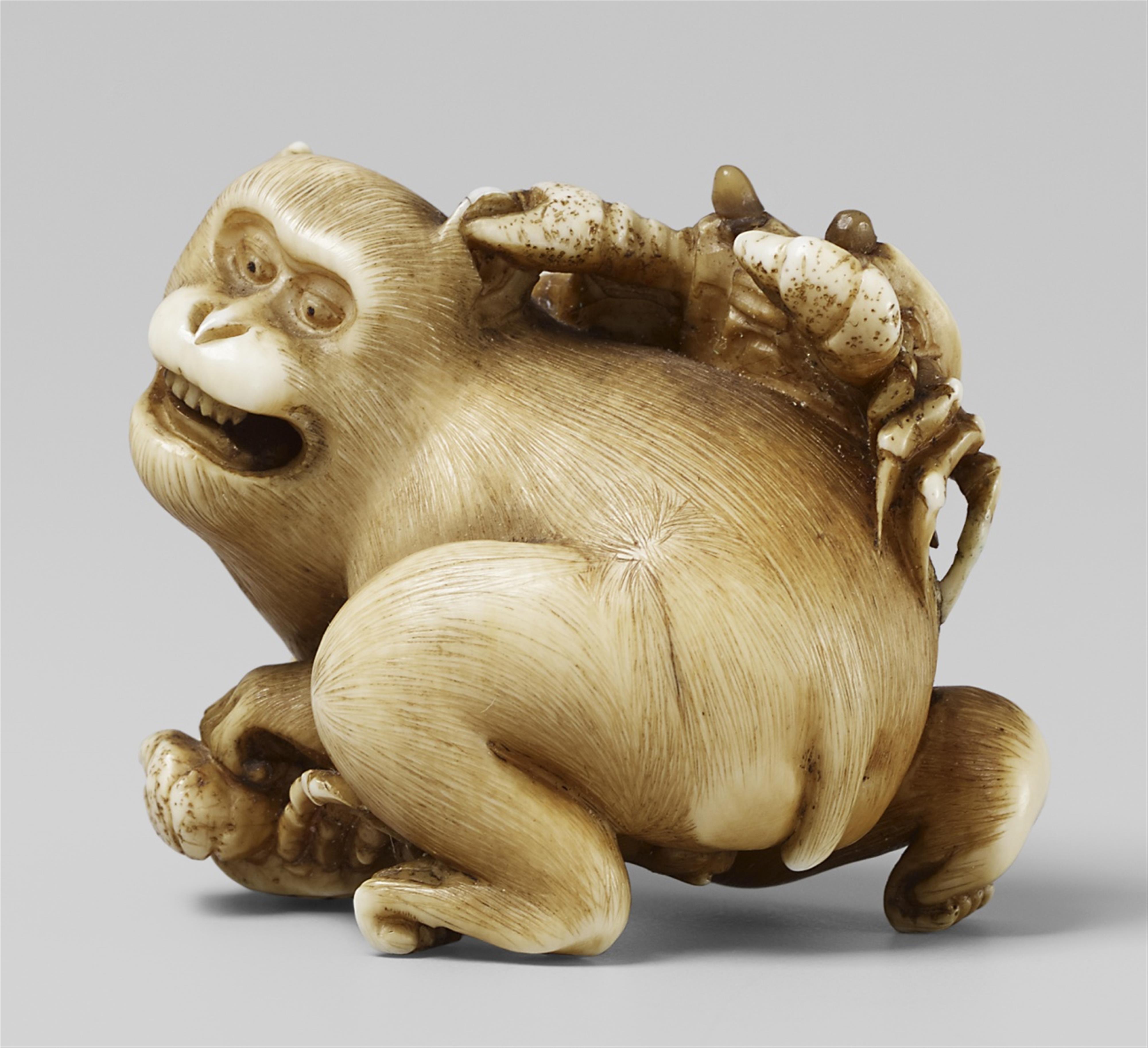 An ivory netsuke of a monkey with crabs. 19th century - image-1
