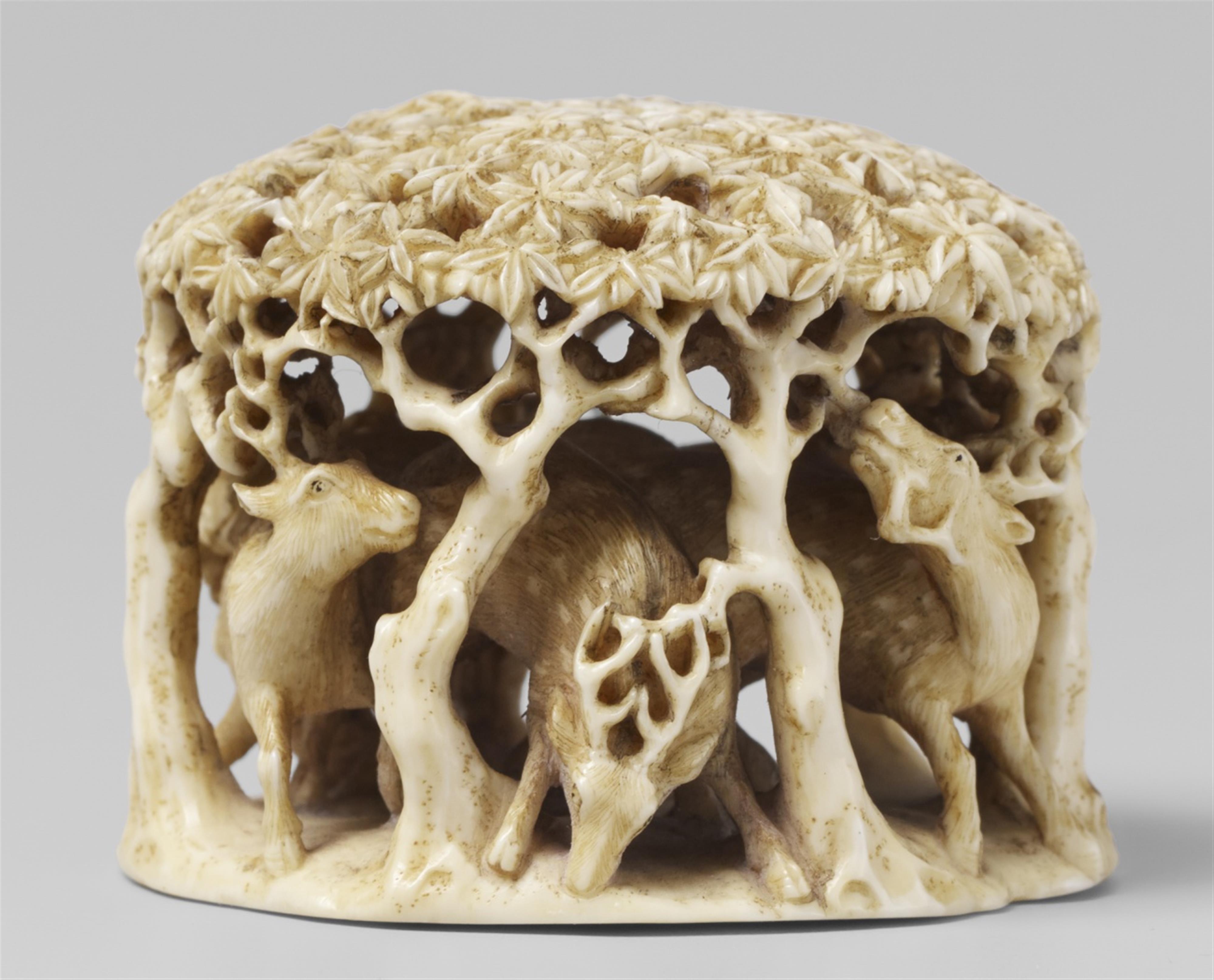 A delicate ivory netsuke of deers amidst maple trees by Masatoshi. Late 19th century - image-1