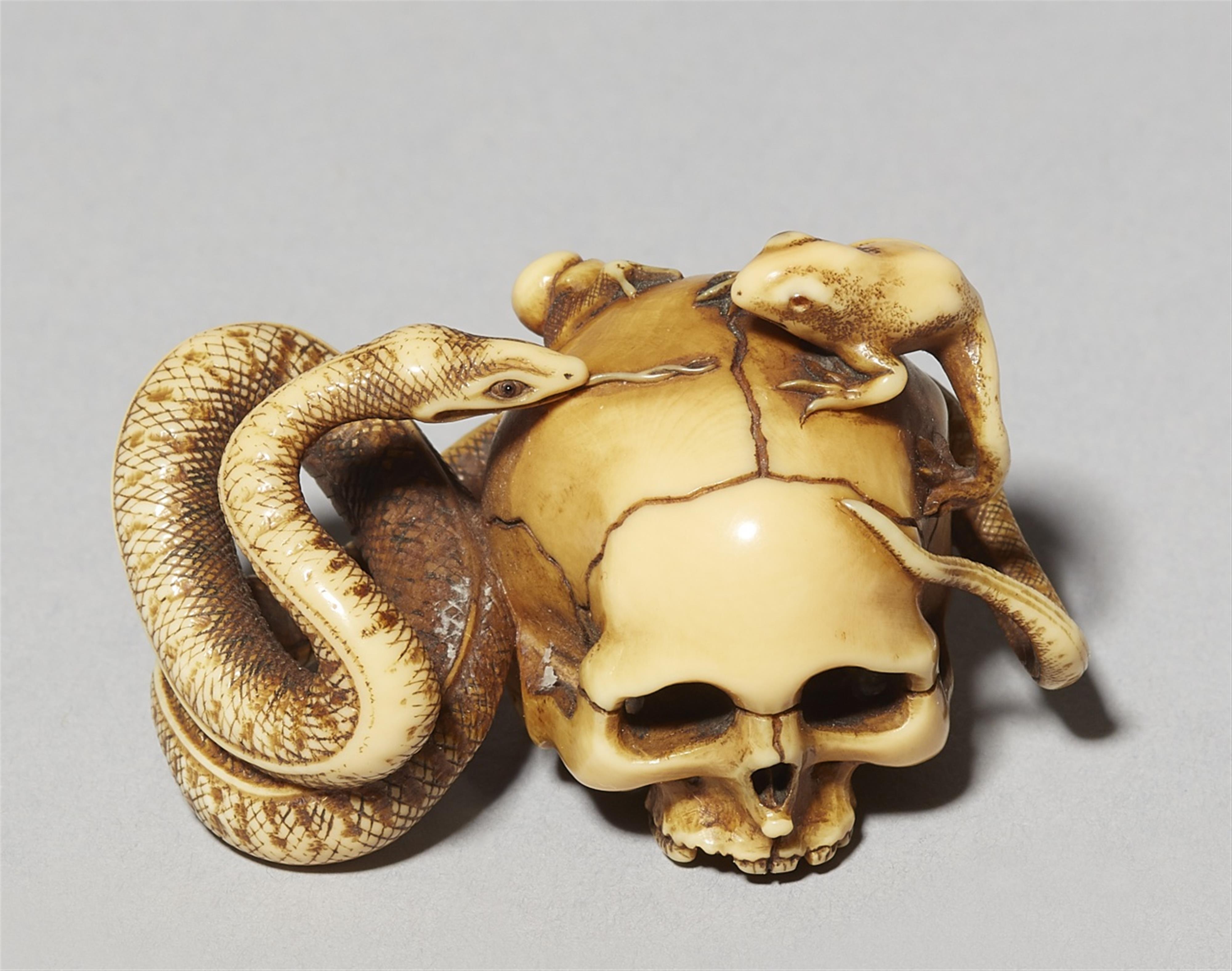 An ivory netsuke of sansukumi. Ca. 1880 - image-1