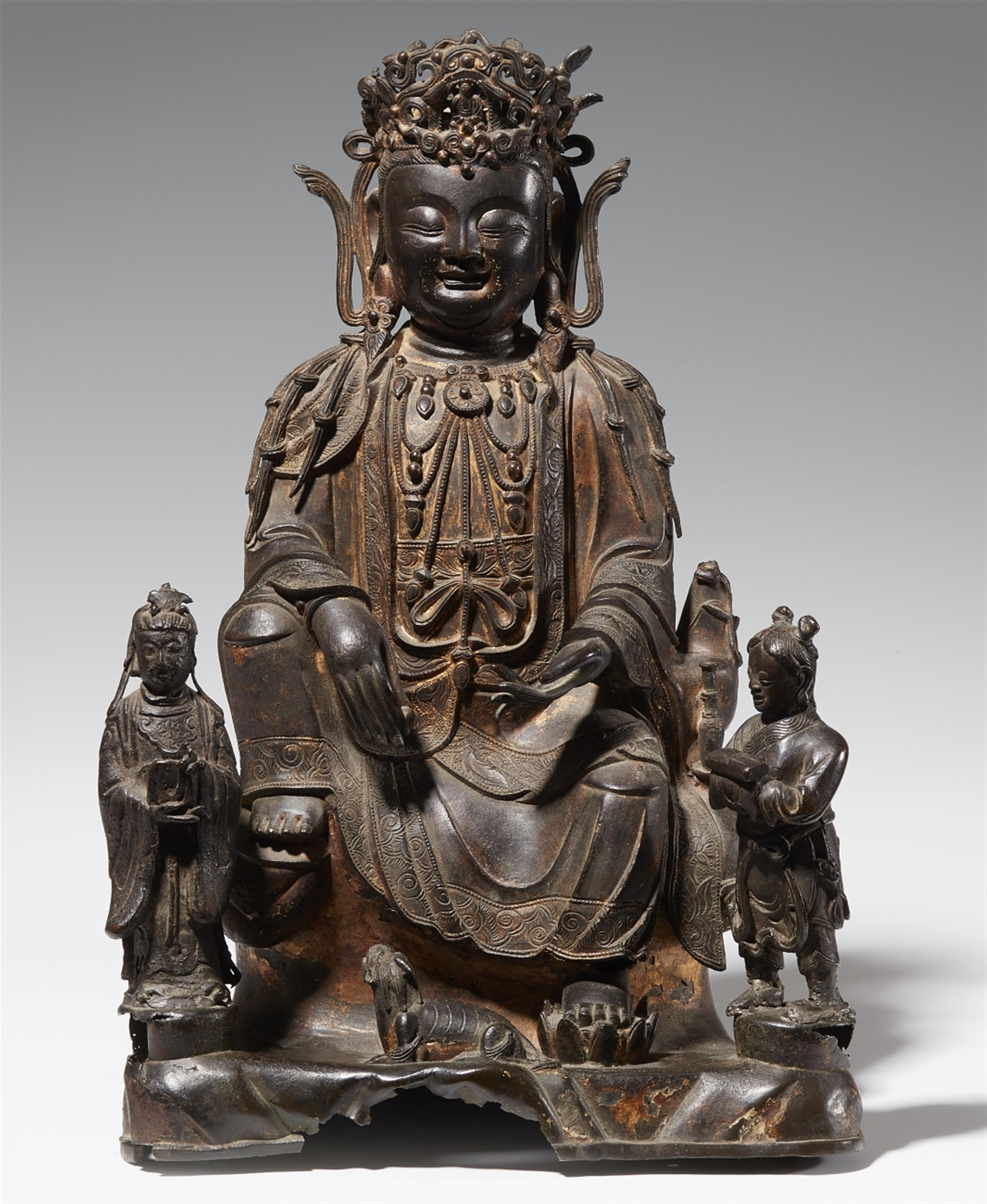 A bronze figure of Guanyin. Ming dynasty, 17th century - image-1