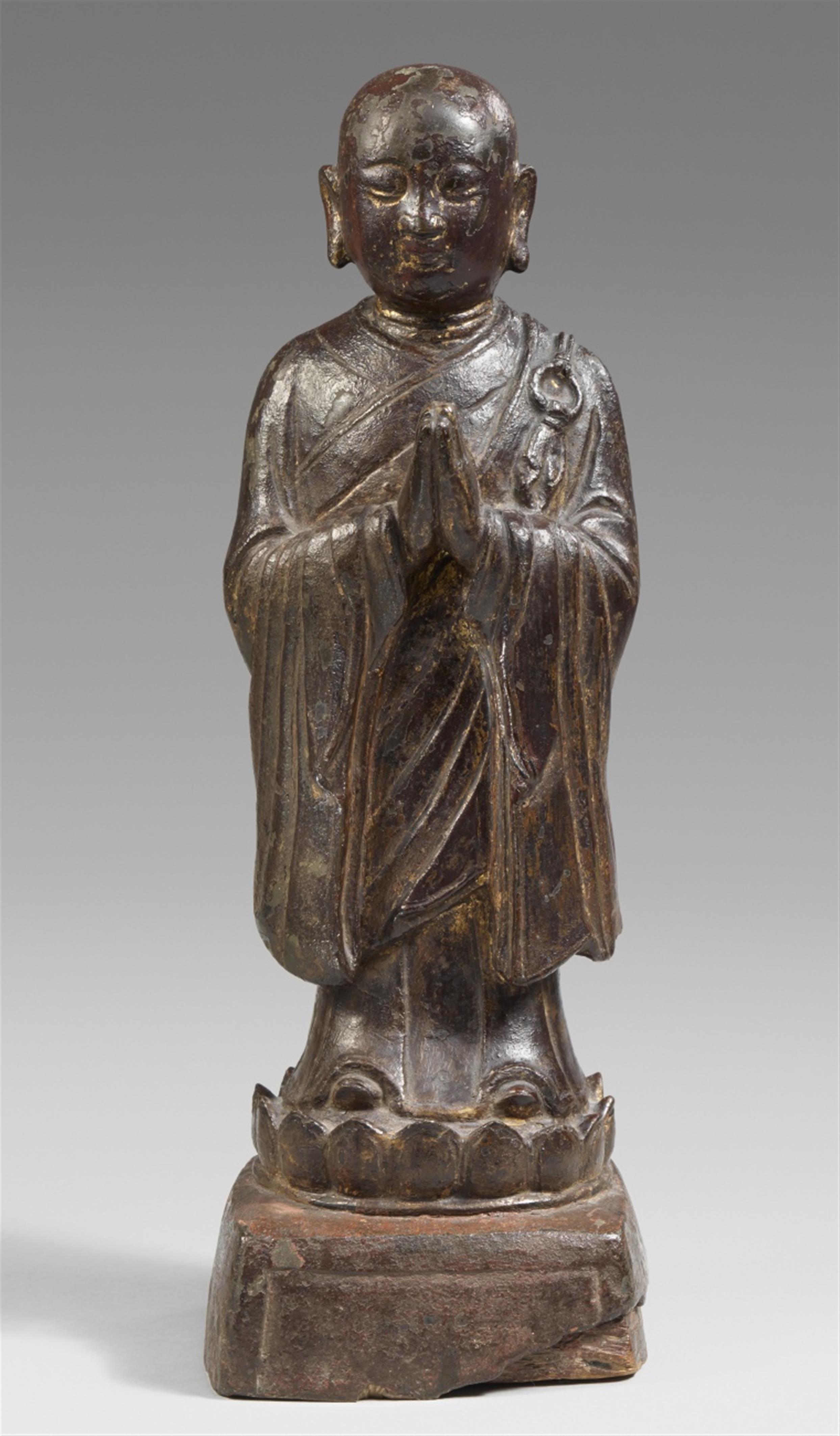 A lacquered bronze figure of luohan Ananda. Ming dynasty - image-1