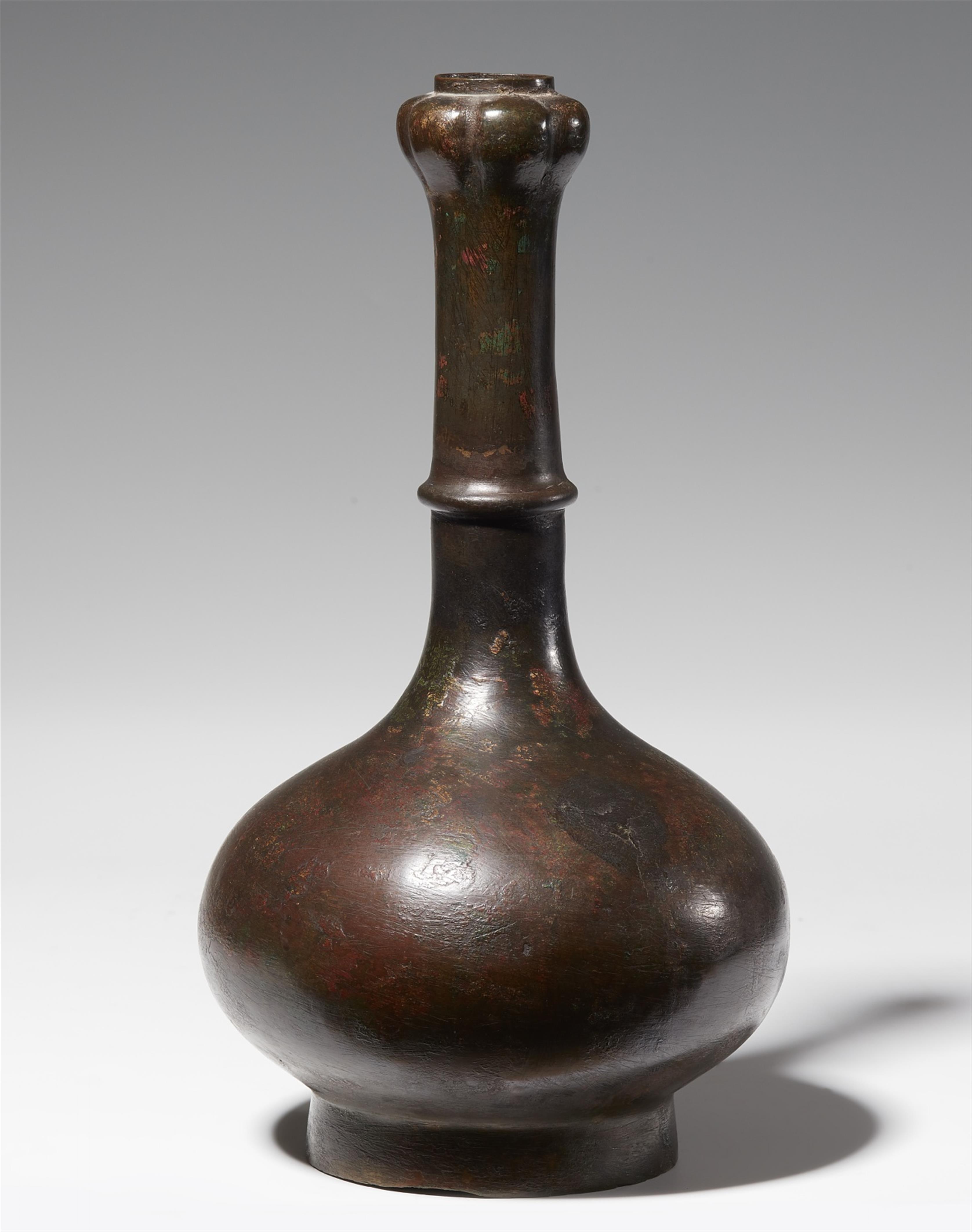 A bronze garlic-head wine vessel of hu type. Late Eastern Zhou dynasty, 4th/3rd century BC - image-1