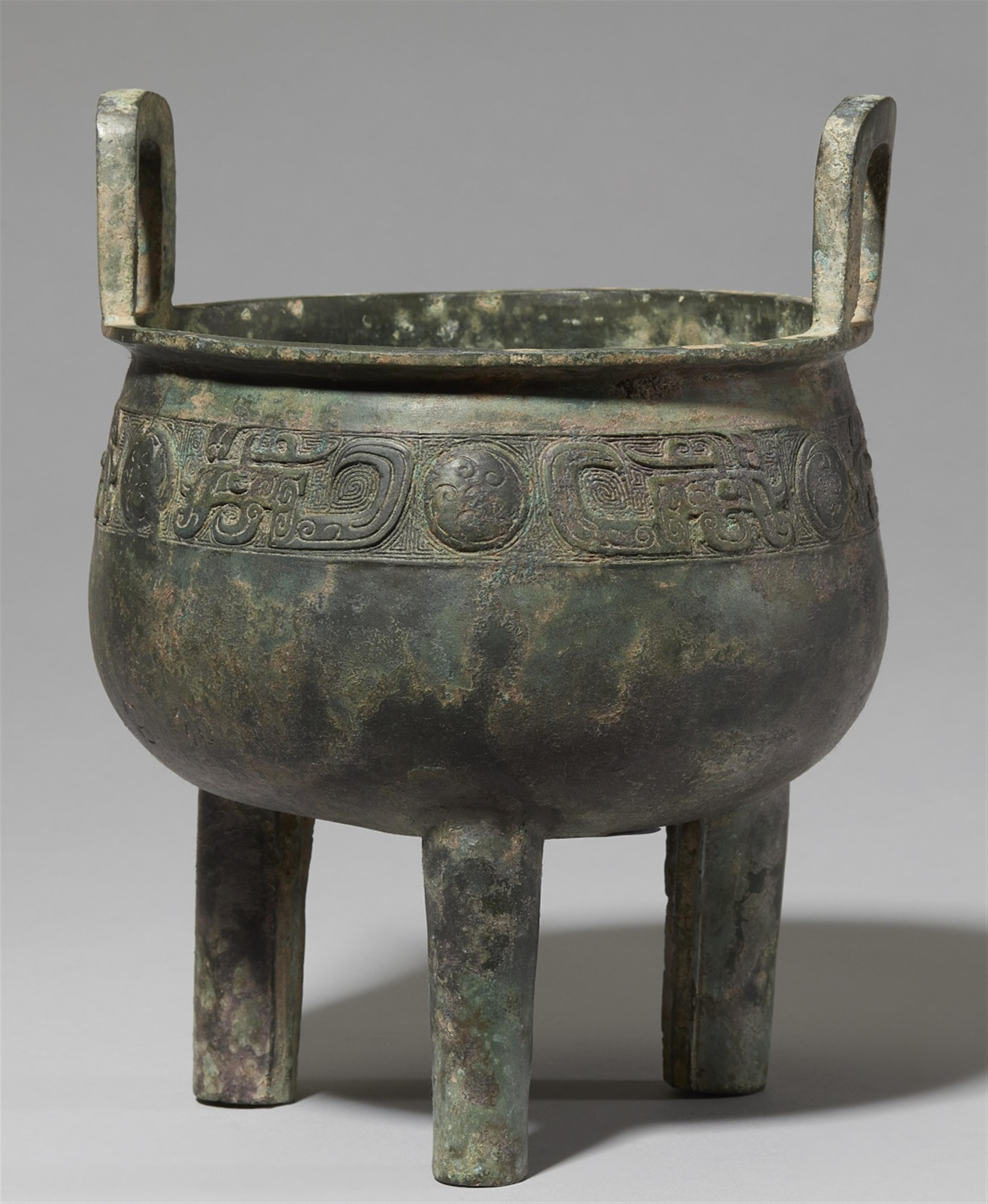 A bronze ritual vessel of ding type. Western Zhou dynasty - image-1