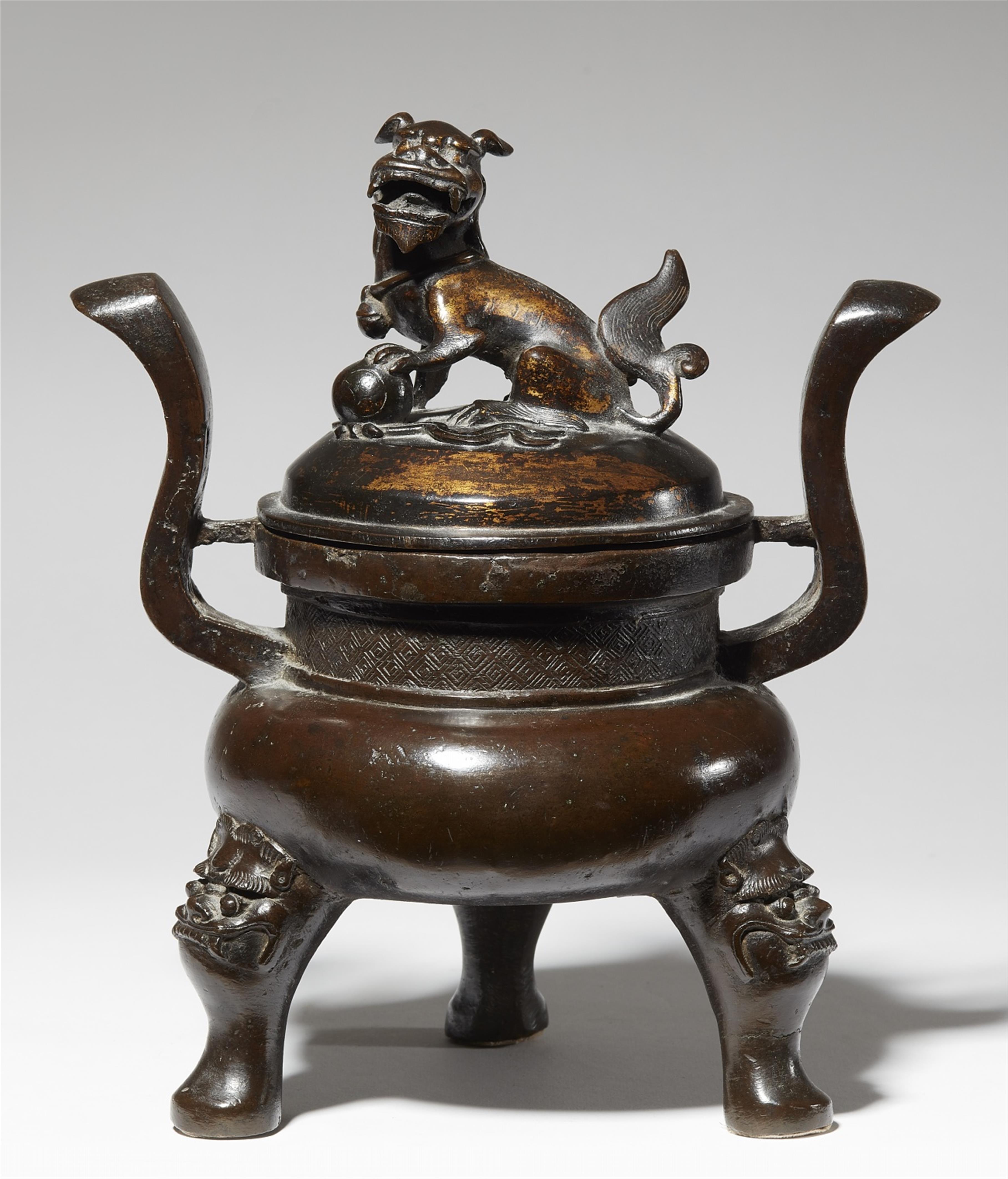 A bronze tripod incense burner. Ming dynasty - image-1