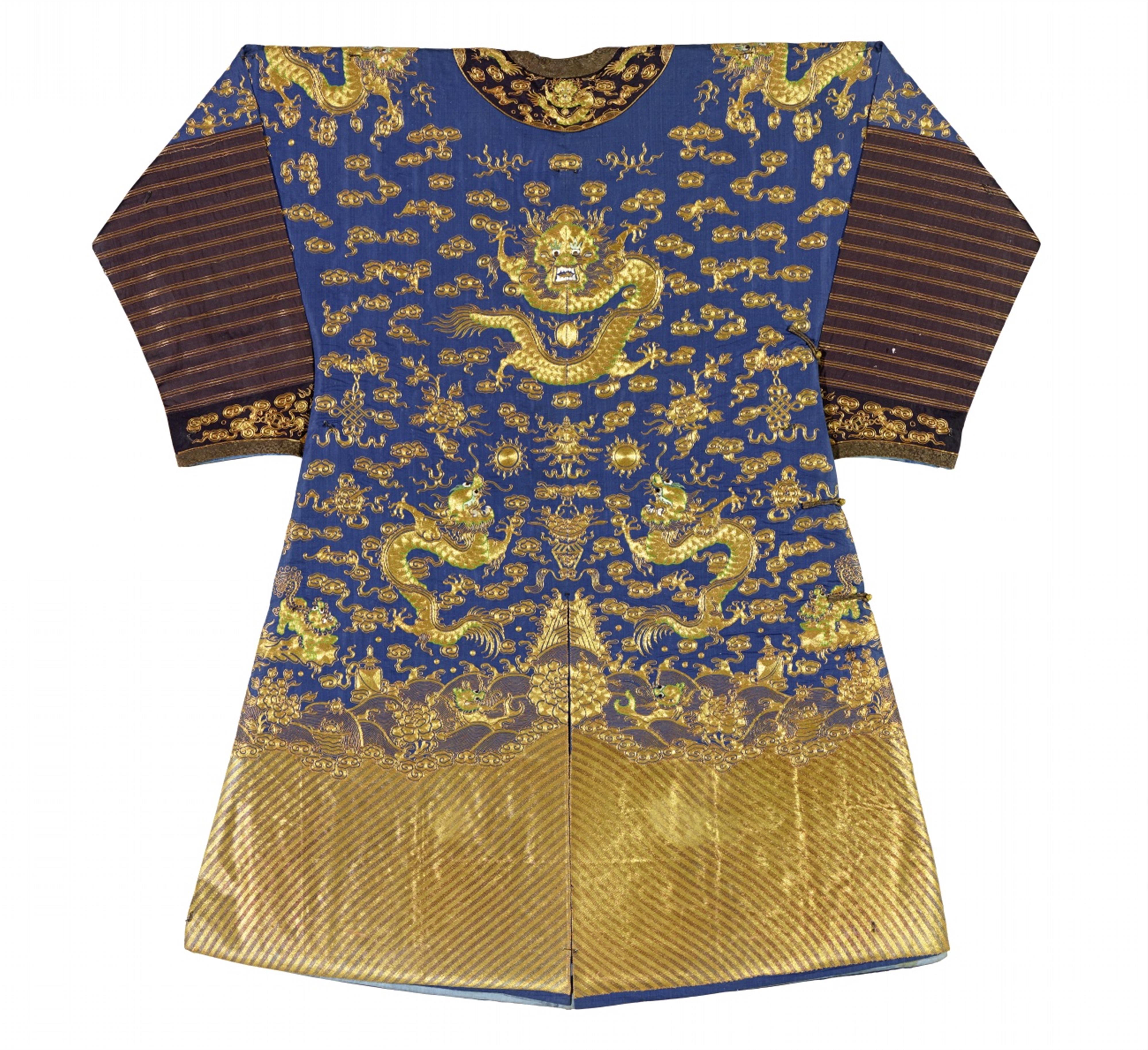 A semi-official embroidered blue silk dragon robe (longpao). 19th century - image-2