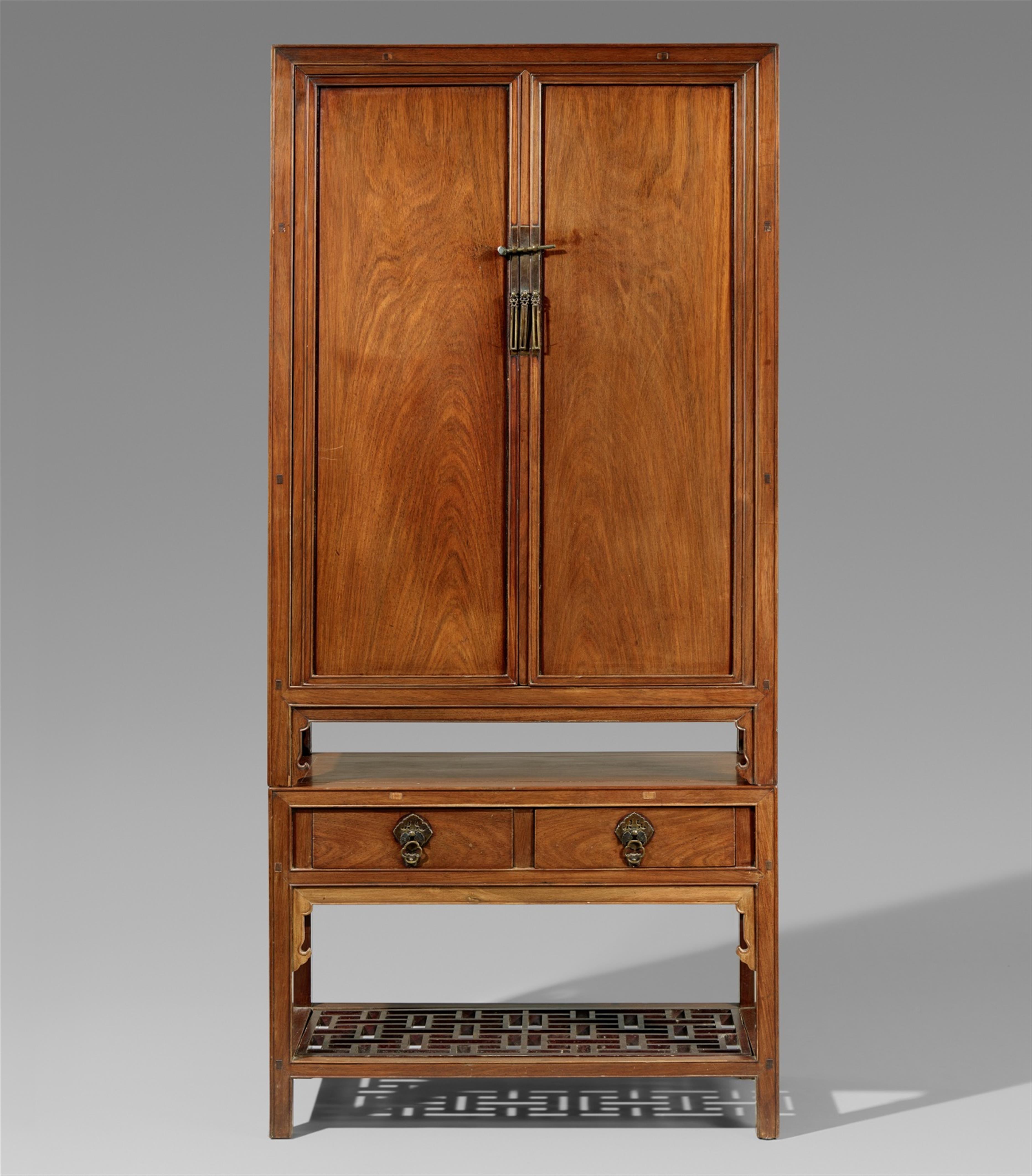 A huanghuali cabinet in two parts. Early 19th century - image-2