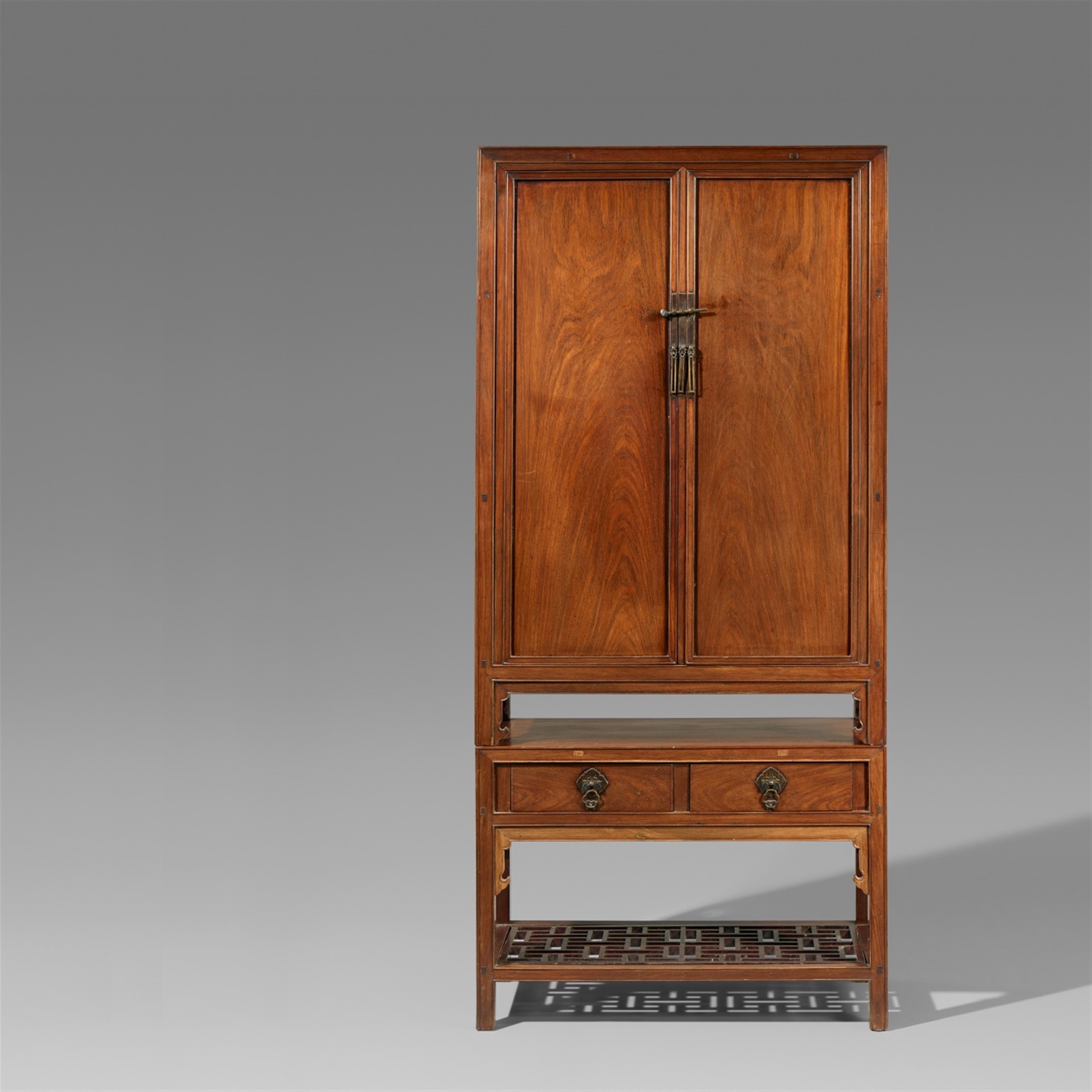 A huanghuali cabinet in two parts. Early 19th century - image-3