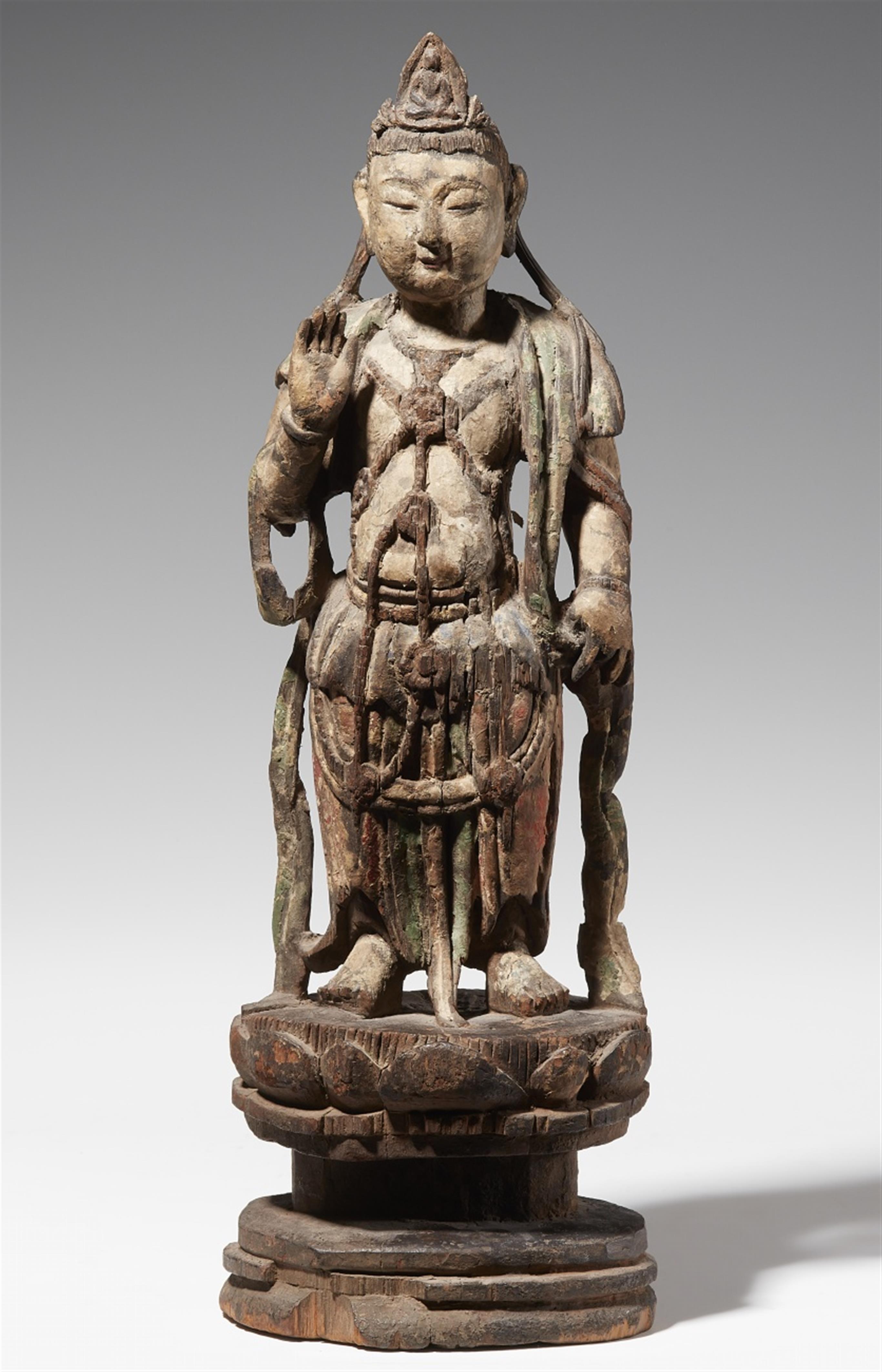 Figur eines Guanyin. Holz und Farbreste. Im Stil der Ming-Zeit - image-1
