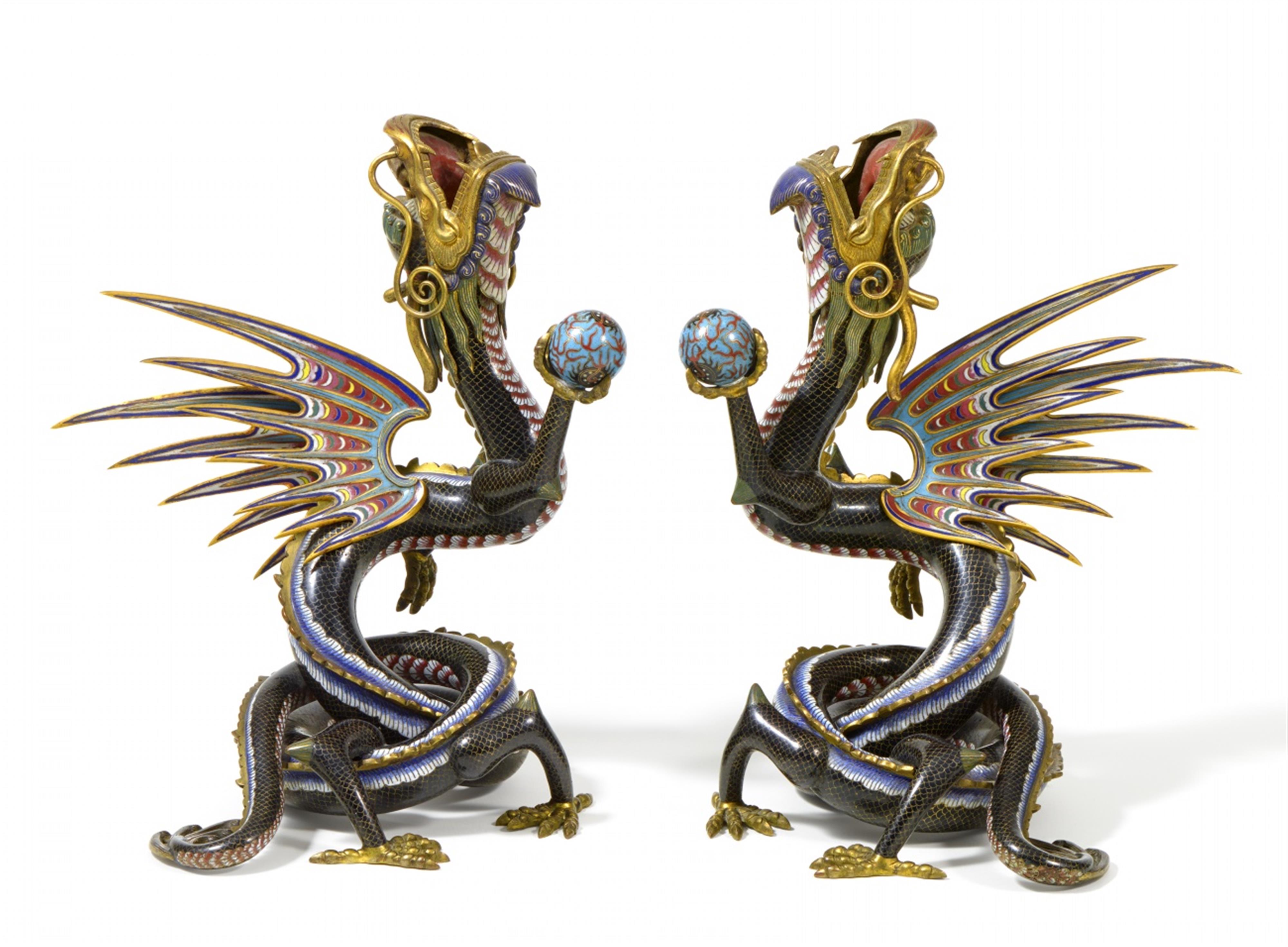 A pair of cloisonné enamel winged dragons. Around 1900 - image-1