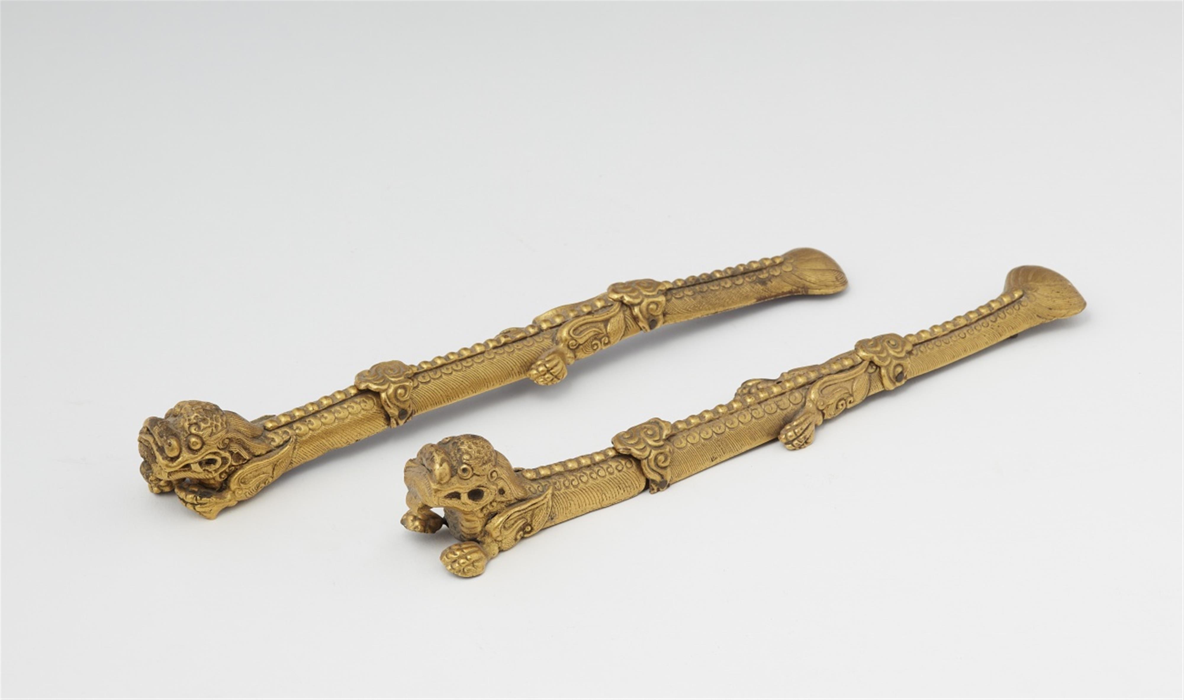 Paar Appliken in Drachenform. Vergoldete Bronze. Mongolei - image-1