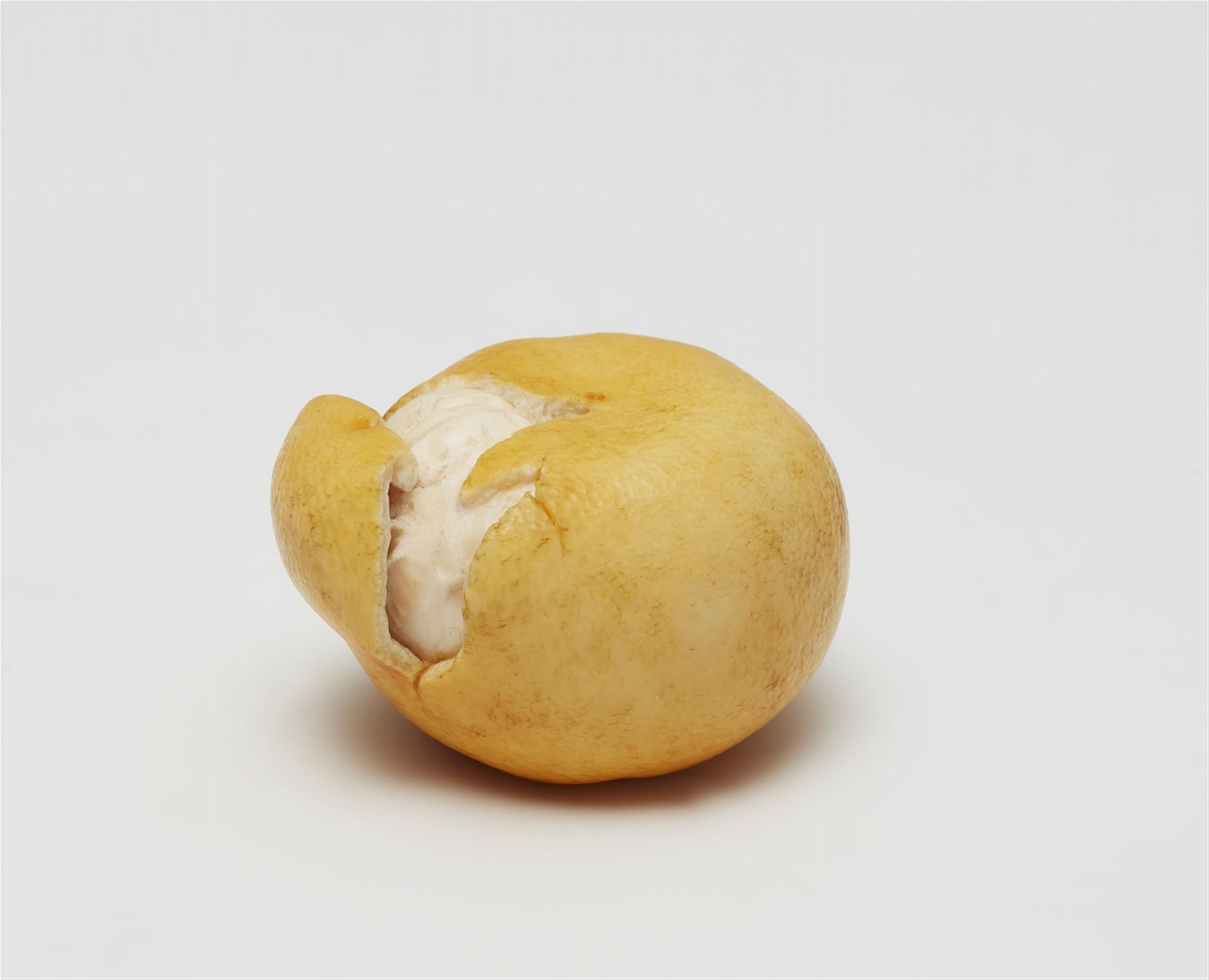 Okimono in Form einer Mandarine. Elfenbein. Frühes 20. Jh. - image-1