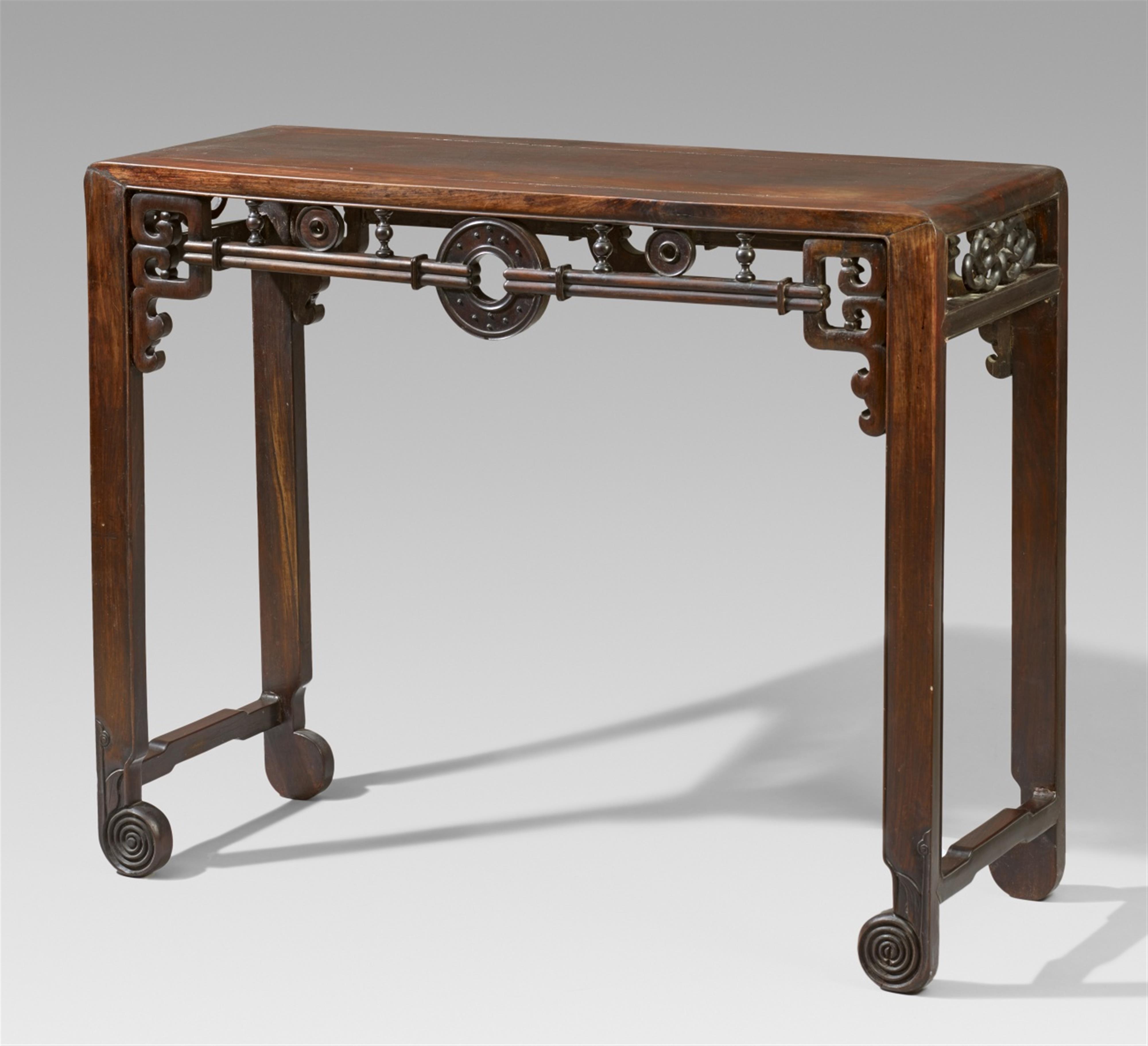 Länglicher Tisch. Dunkles Hartholz. Um 1900 - image-1