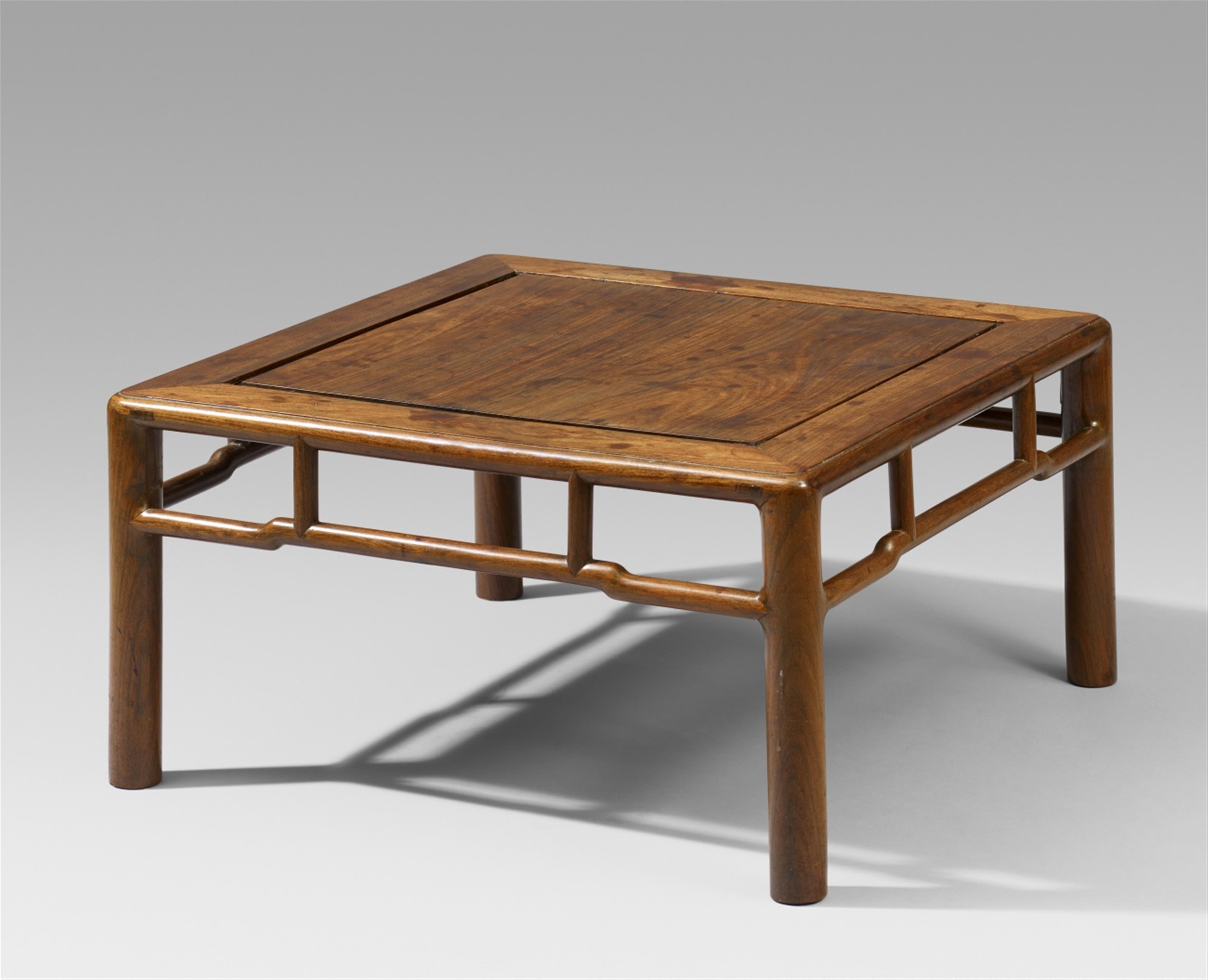 Niedriger quadratischer Tisch. Huanghuali-Holz - image-1