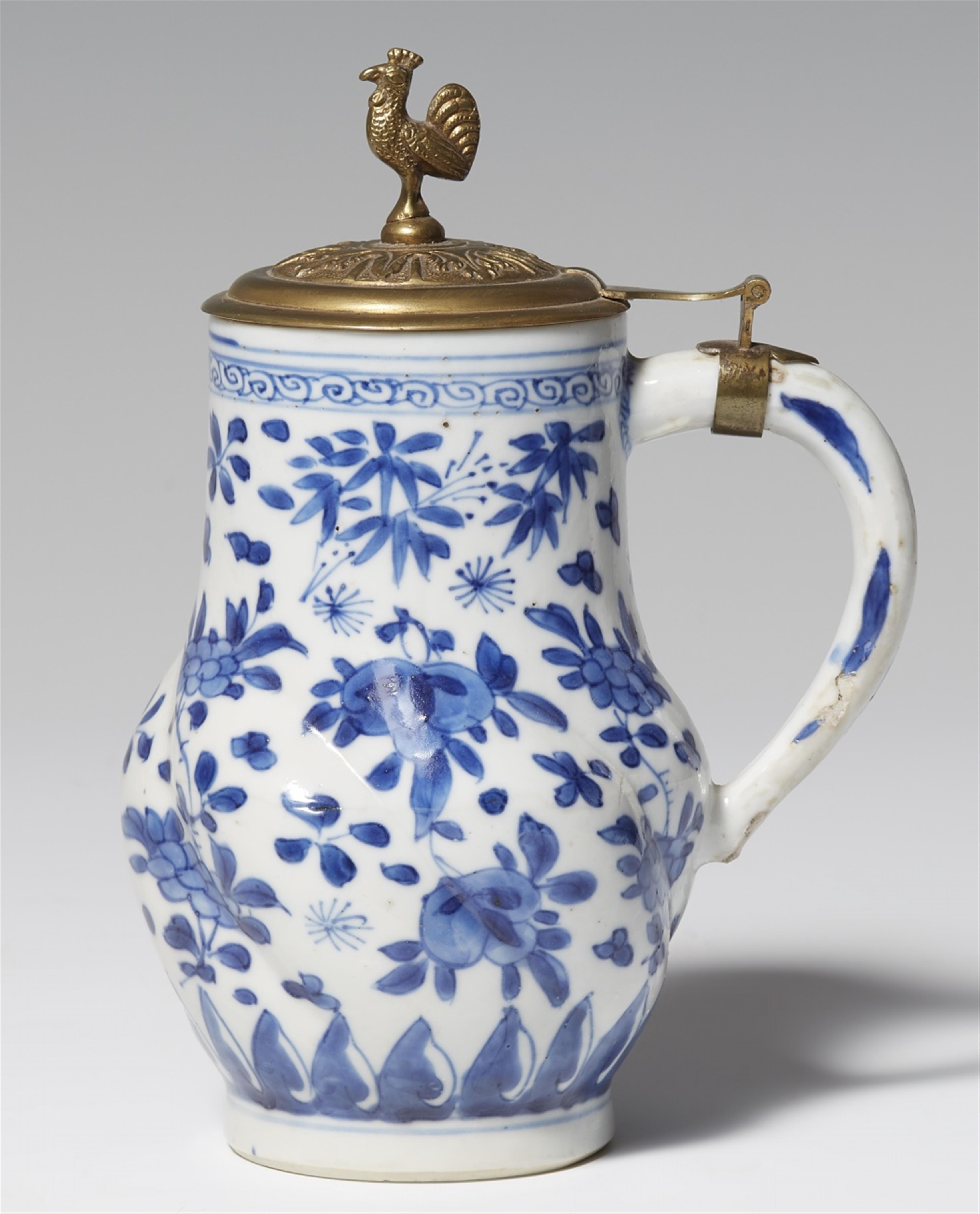 Blau-weißer Henkelkrug. Kangxi-Periode (1662-1722) - image-2