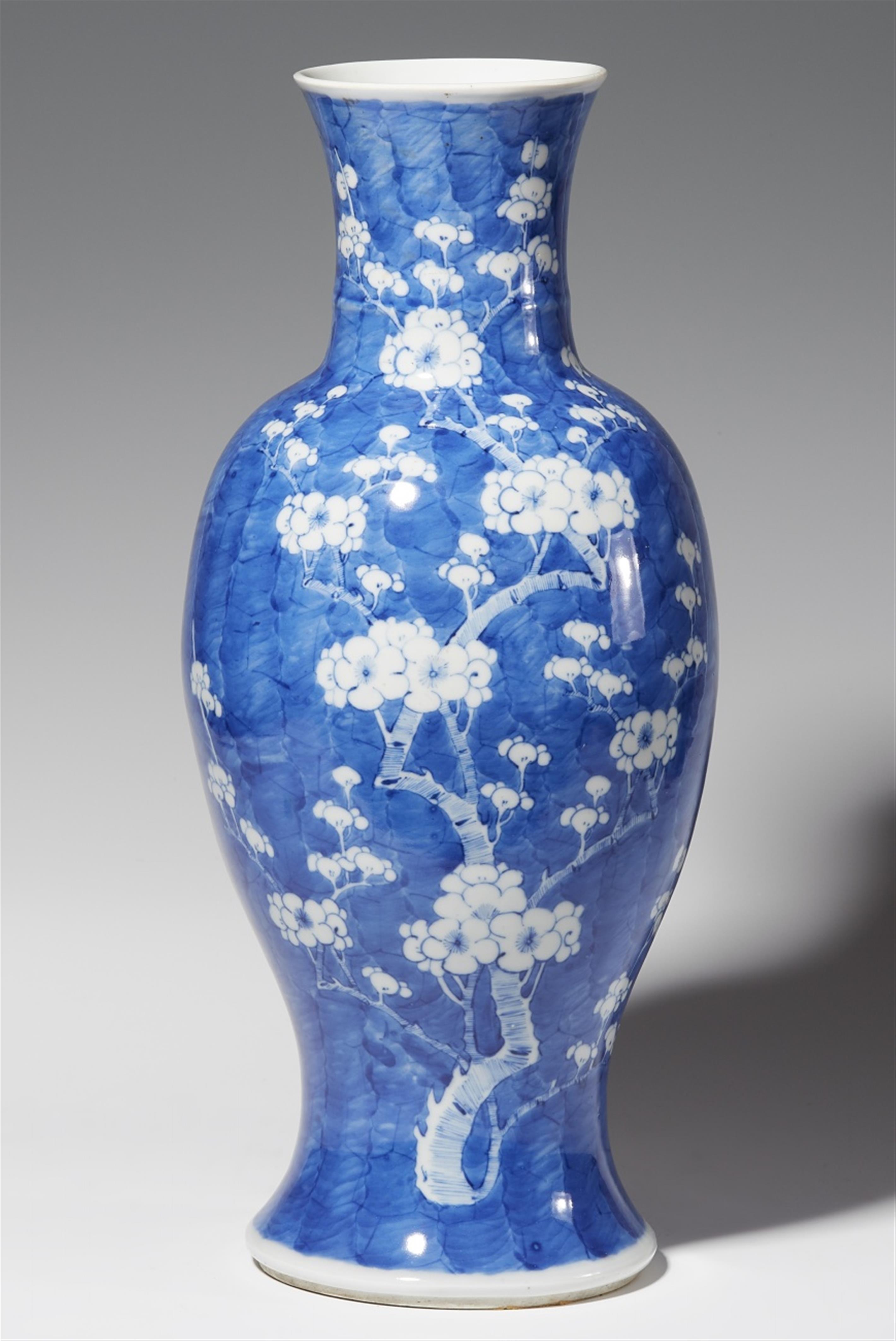 Blau-weiße Balustervase. Qing-Zeit (1644-1911) - image-1