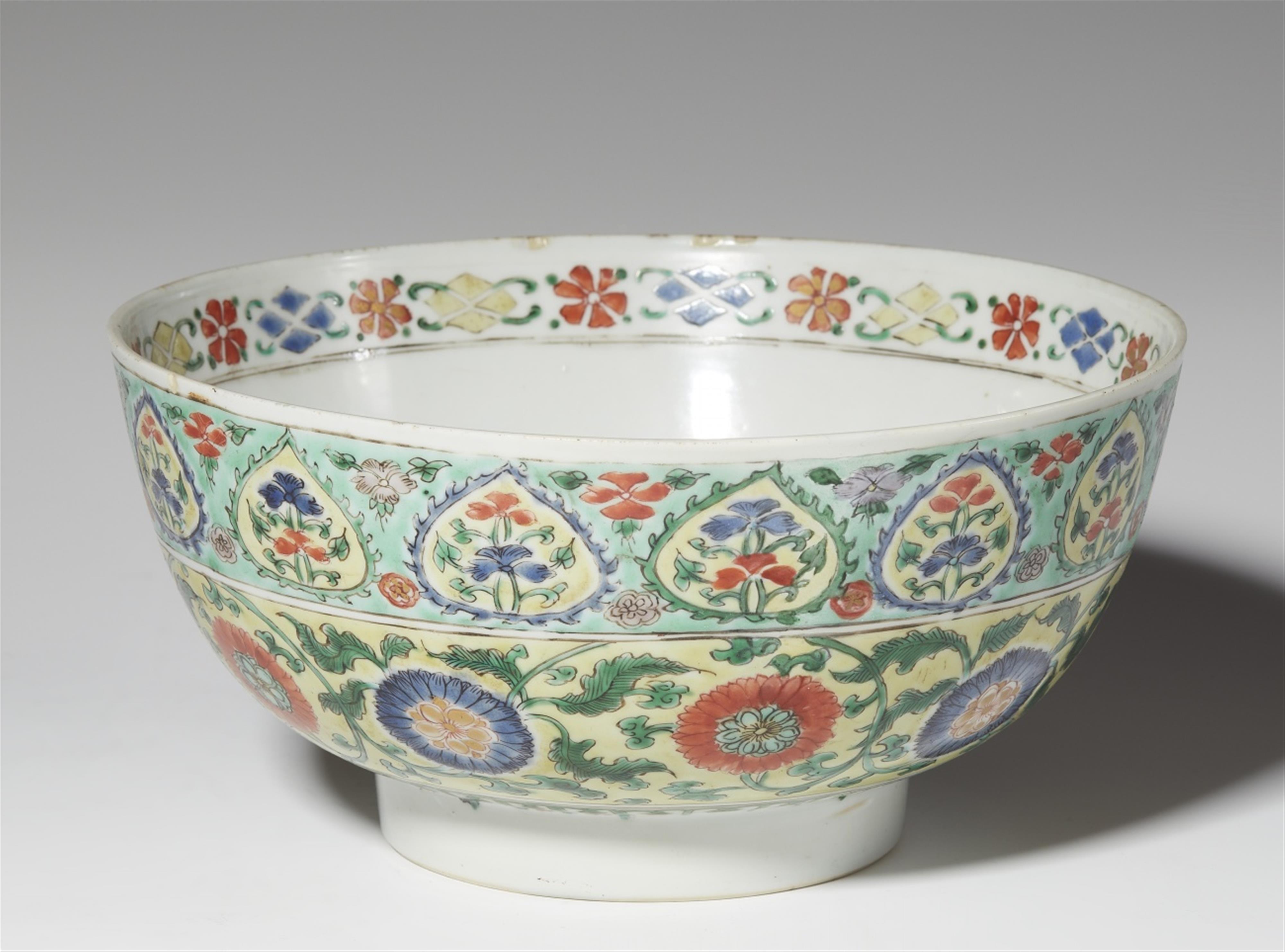 A famille verte bowl. Kangxi period (1662-1722) - image-1