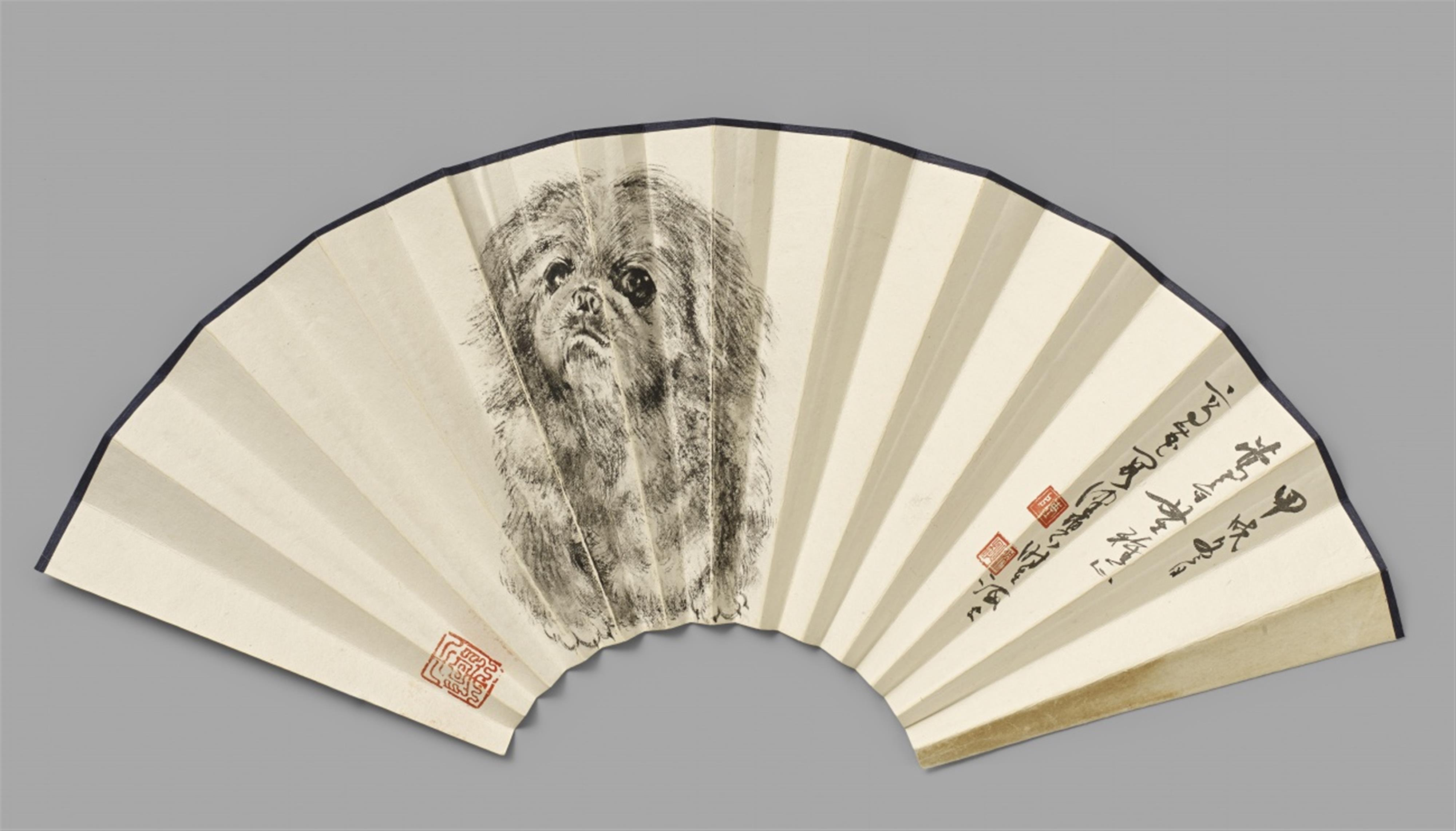 Chen Peiqiu - A dog. Fan painting. Ink on paper. Inscription, dated cyclically jiaxu (1994), sealed Chen und Peiqiu. - image-1