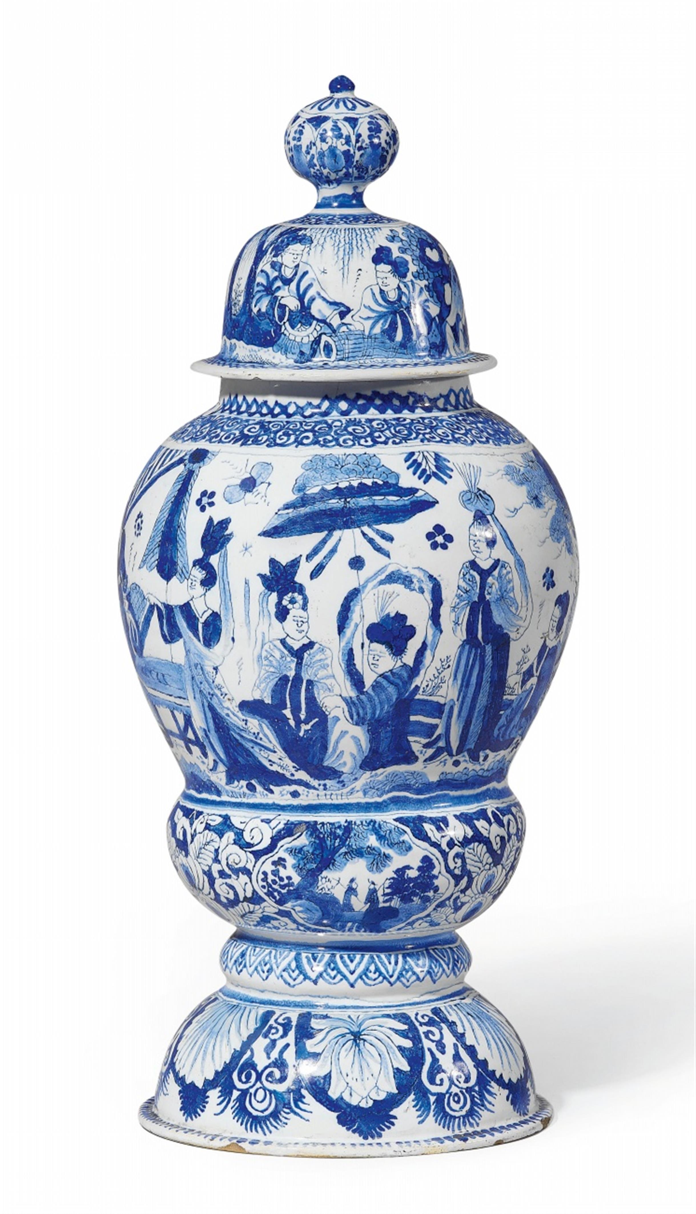 A Berlin faience vase and cover with blue chinoiserie decor - image-1