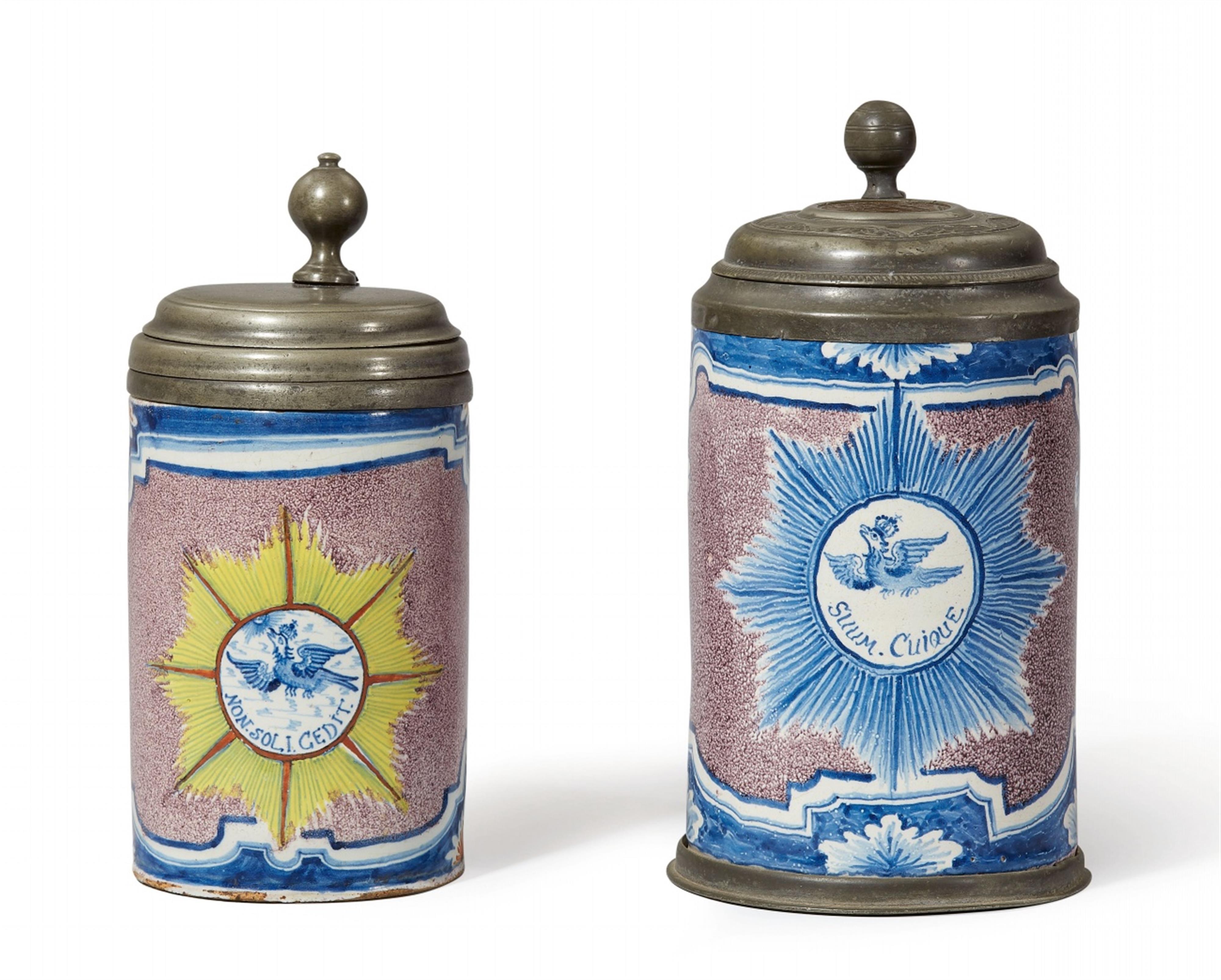 Two Berlin faience tankards with star cartouche motifs - image-1