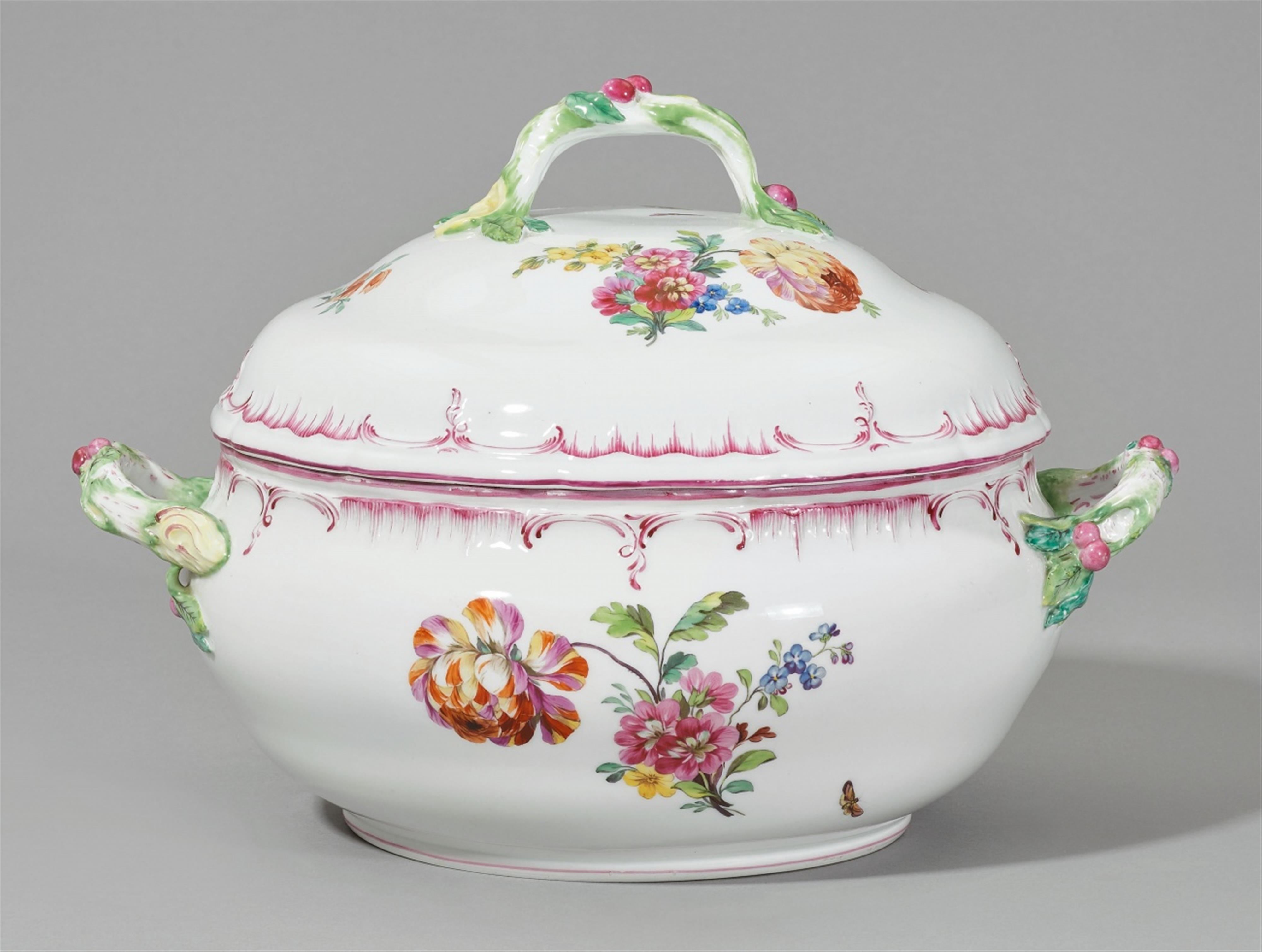 A large Berlin KPM porcelain tureen from a dinner service with wildflowers - image-1