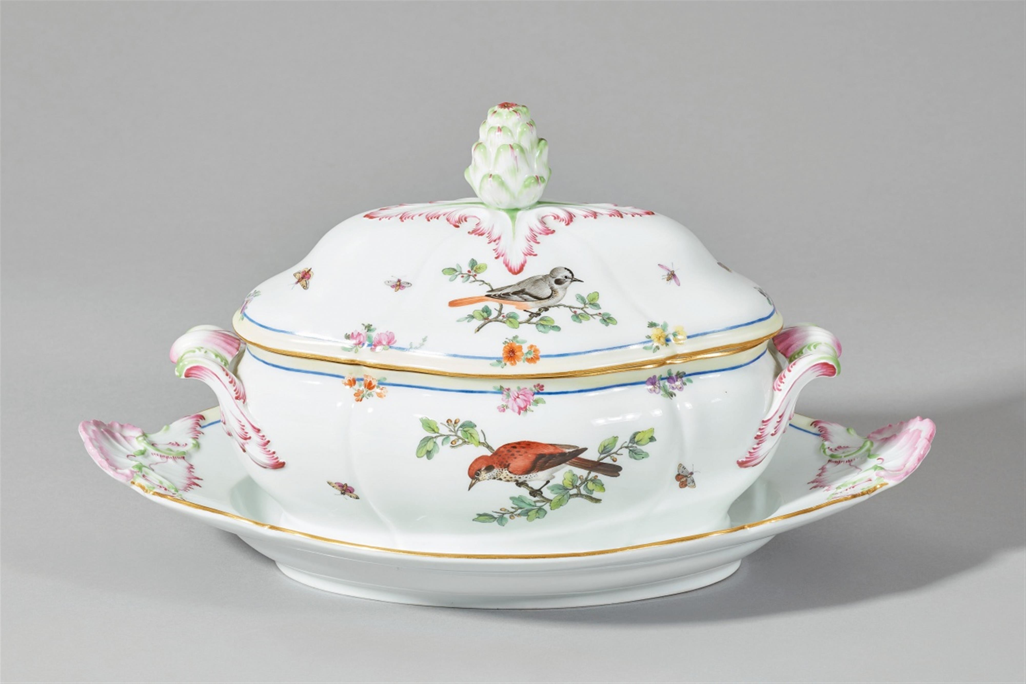 A Berlin KPM porcelain tureen on stand from a dinner service with Continental birds - image-1