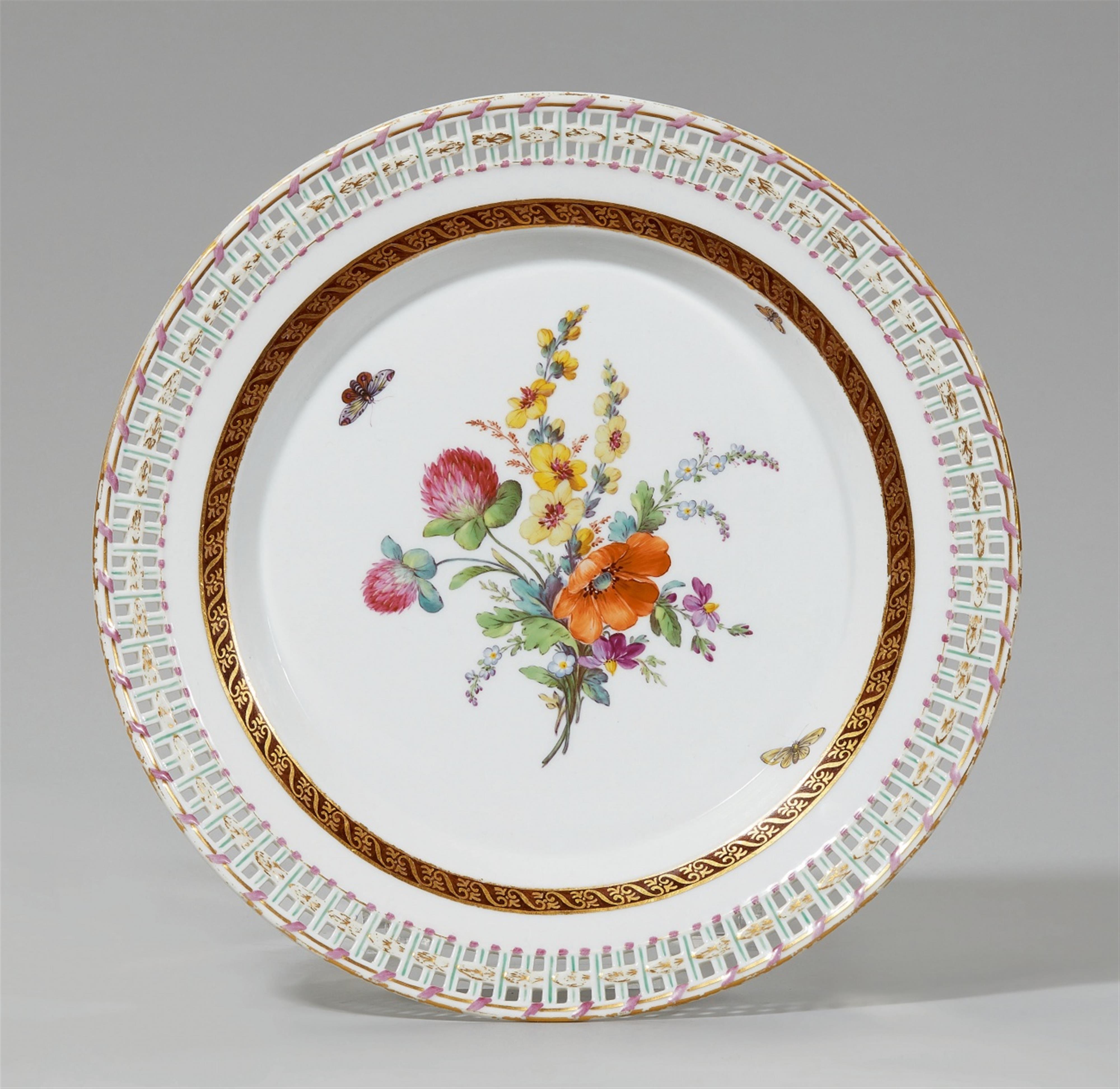 A Berlin KPM porcelain dessert plate from a dinner service for Crown Prince Friedrich Wilhelm - image-1