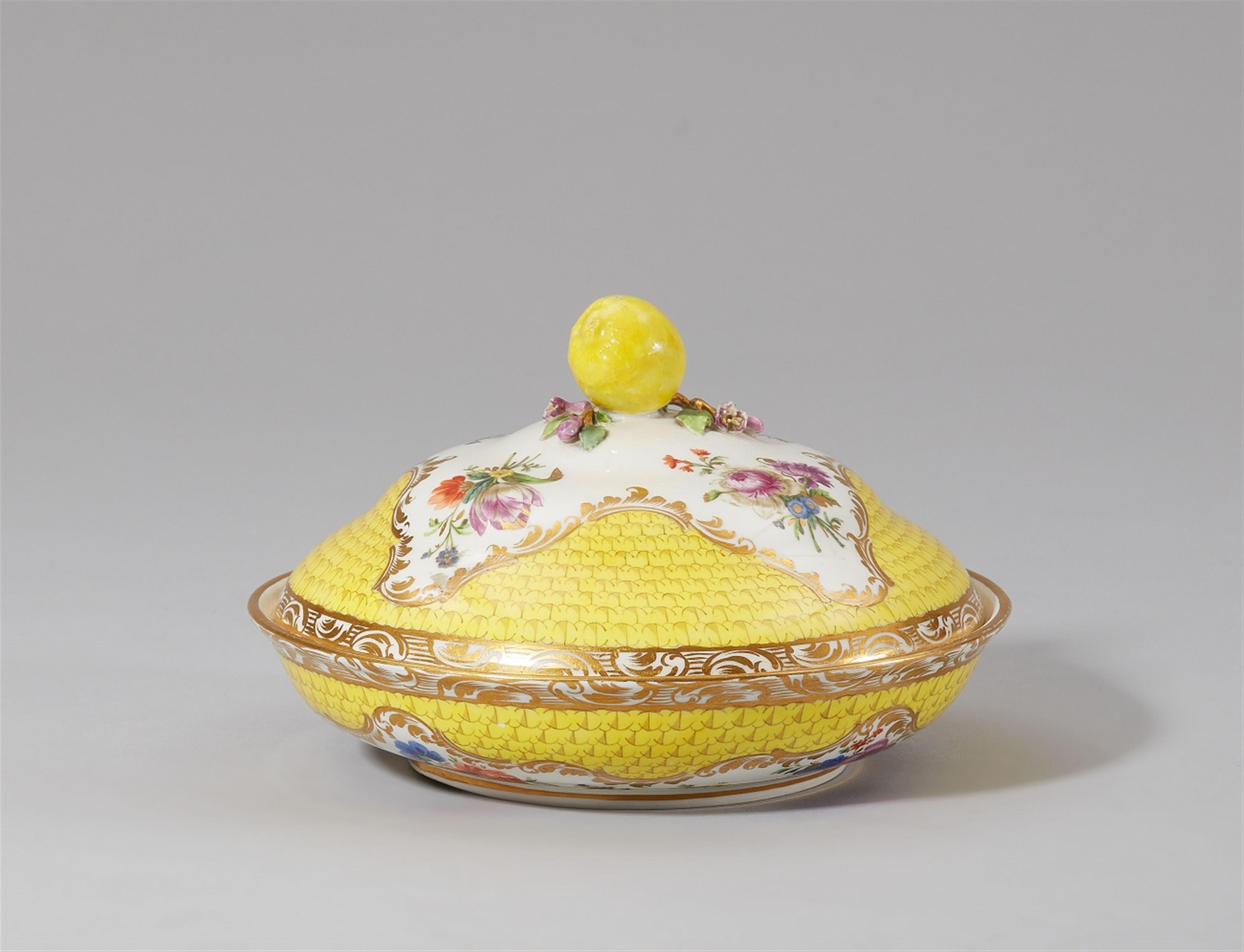 A Vienna porcelain dish and cover with yellow mosaic decor - image-1