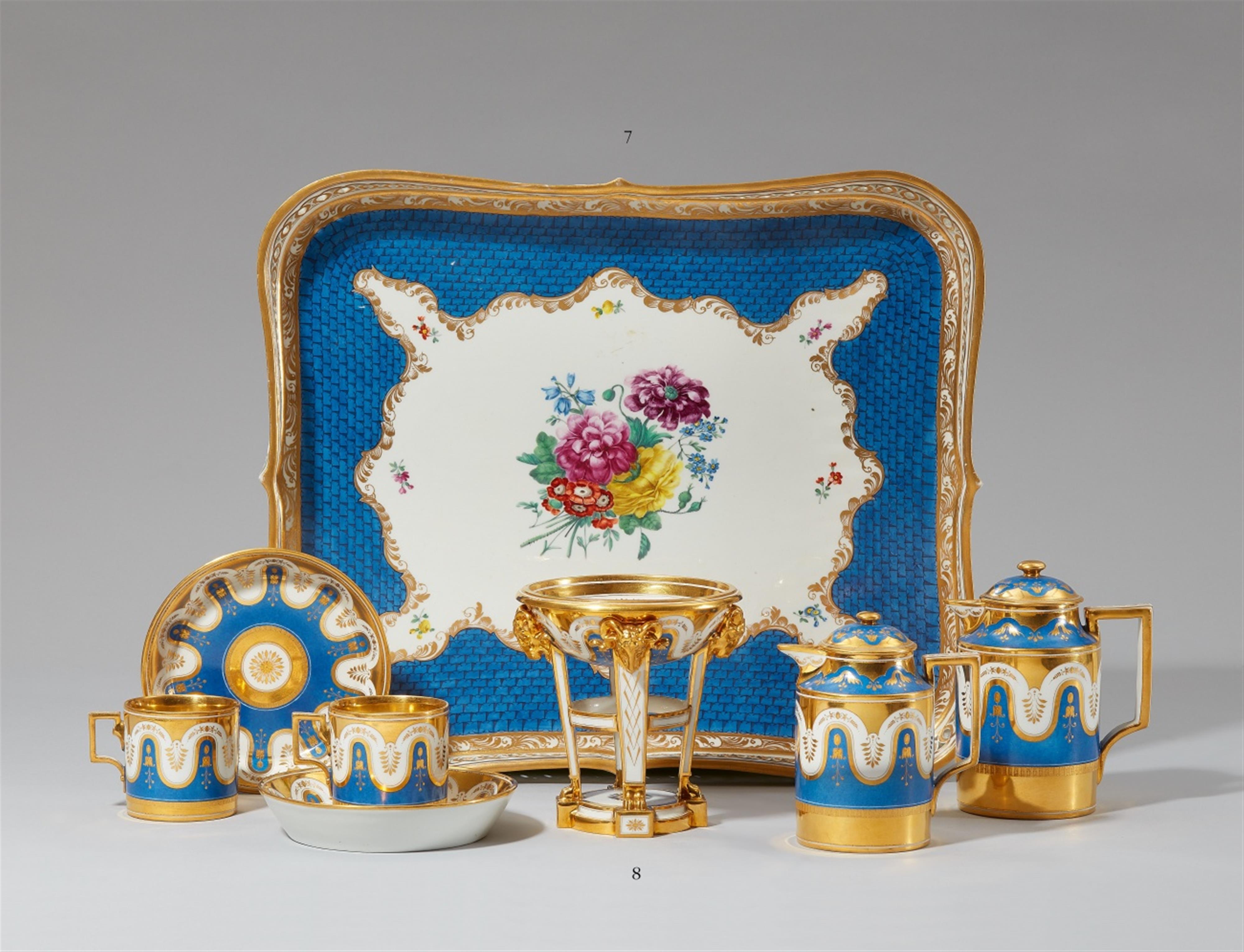 A Vienna porcelain platter with blue scale pattern decor - image-1