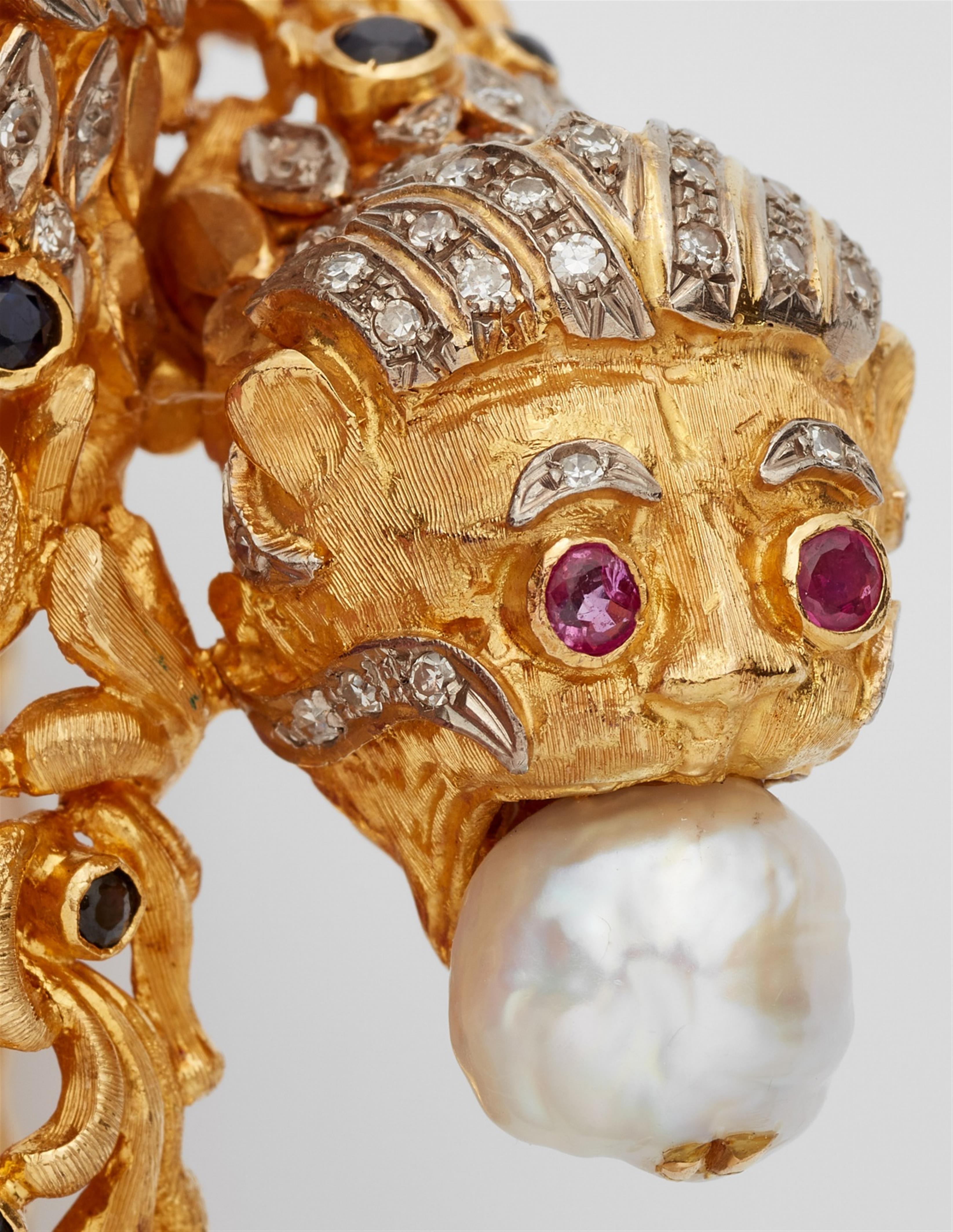 An 18k gold pearl and coloured stone bangle with lion's head motifs - image-3