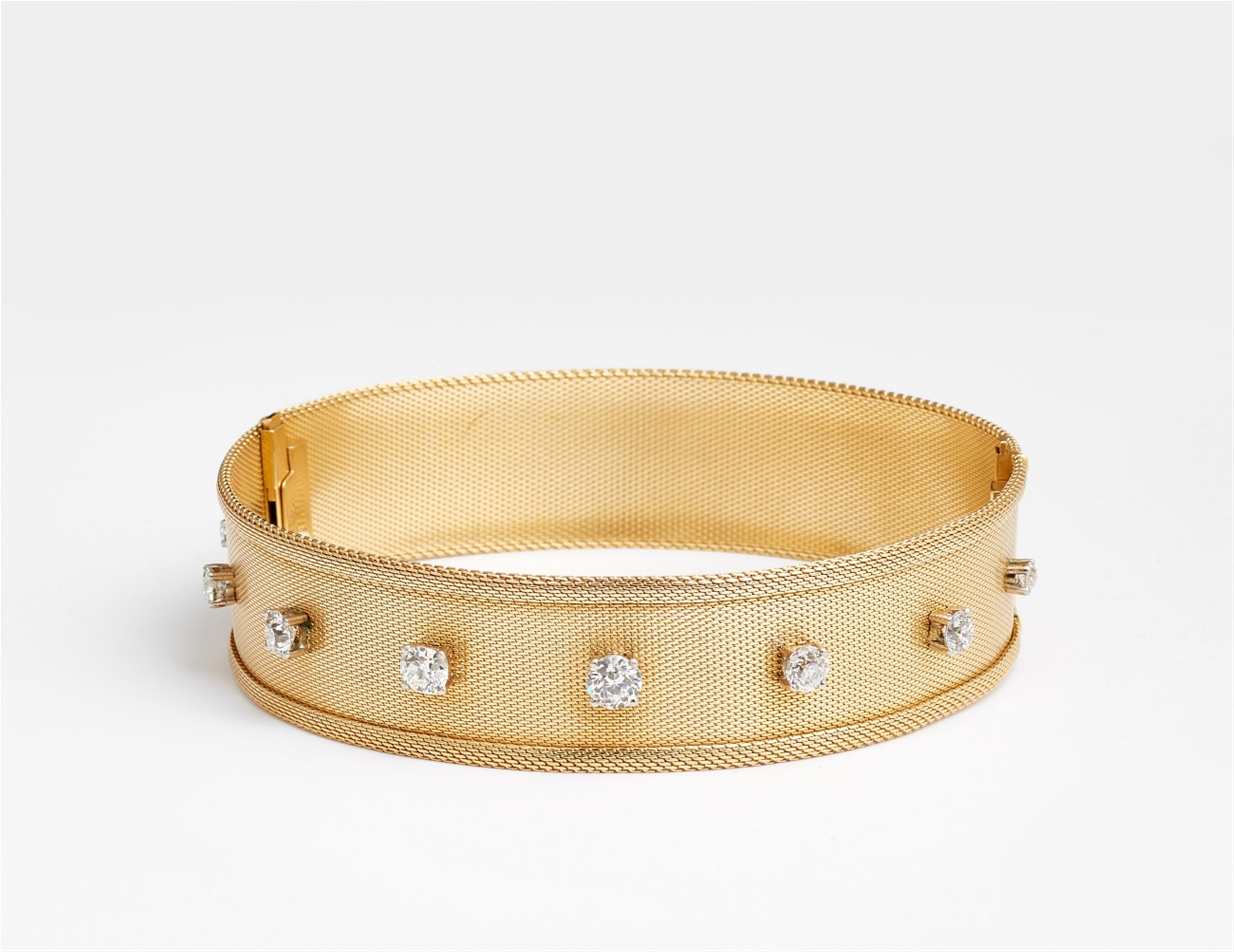 An 18k gold and diamond dog collar - image-1