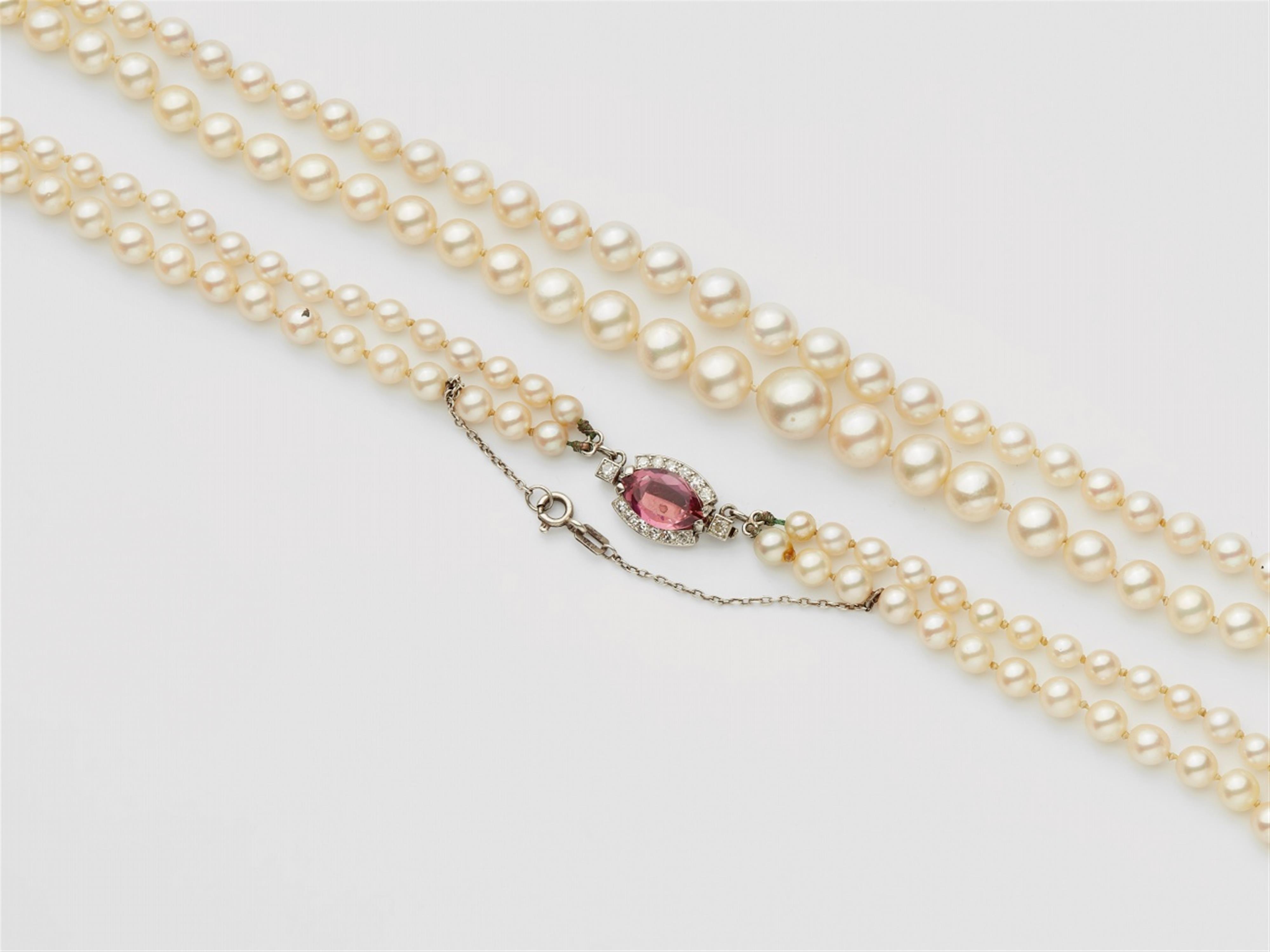 A French pearl necklace with a diamond and rubelite clasp - image-1